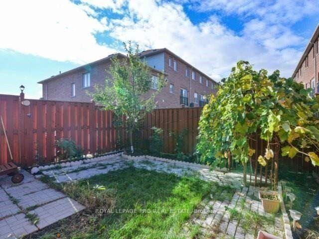 Photo 12 of 41 Unionville Crescent, Brampton, Bram East — HOMEH