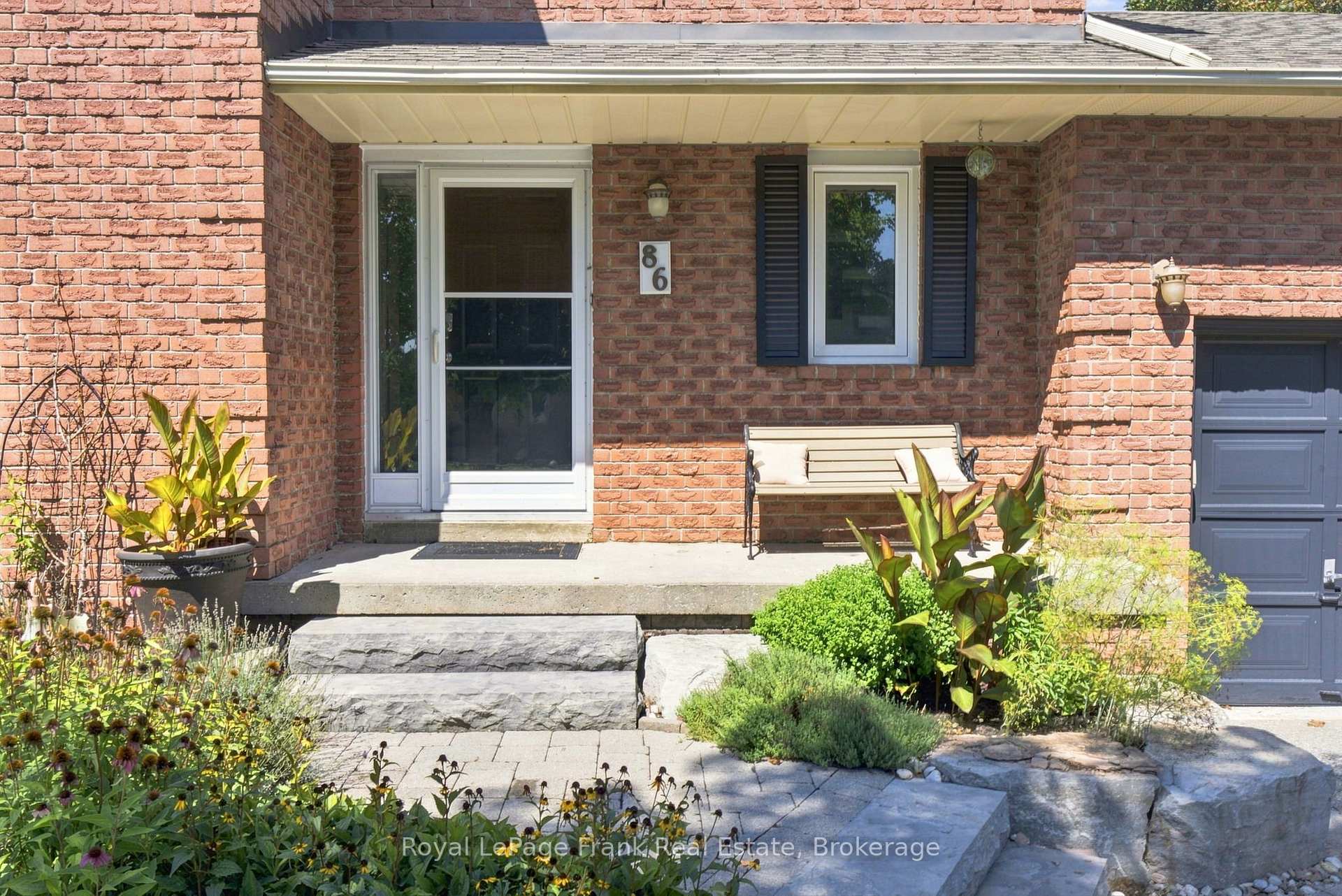 Photo 3 of 86 Cherry Blossom Crescent, Clarington, Courtice — HOMEH