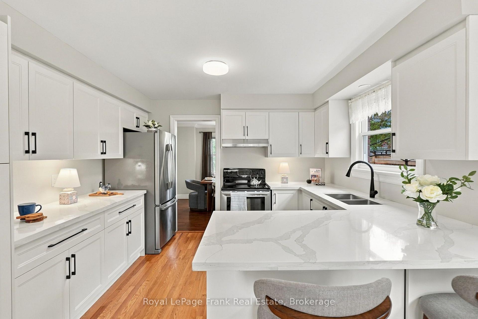 Photo 11 of 86 Cherry Blossom Crescent, Clarington, Courtice — HOMEH