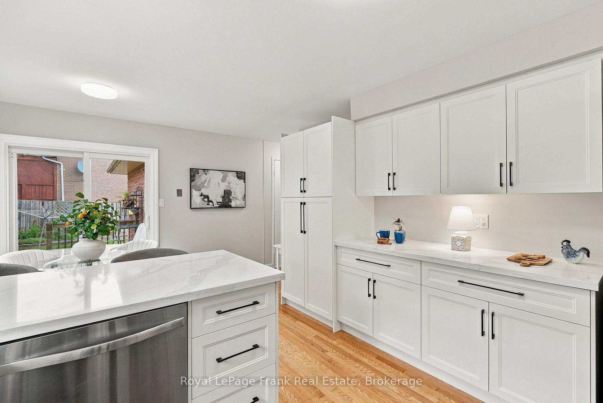 Photo 13 of 86 Cherry Blossom Crescent, Clarington, Courtice — HOMEH