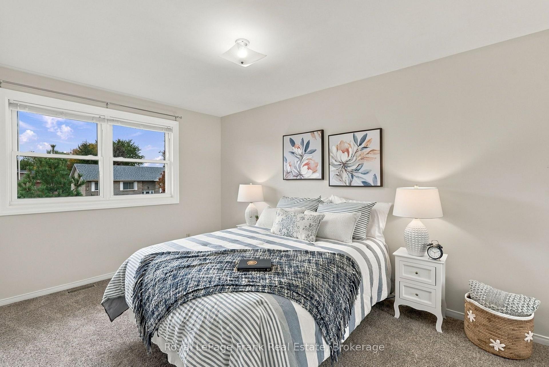 Photo 23 of 86 Cherry Blossom Crescent, Clarington, Courtice — HOMEH