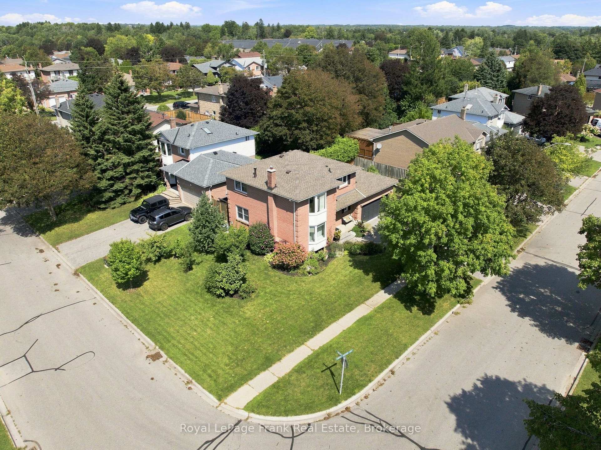 Photo 29 of 86 Cherry Blossom Crescent, Clarington, Courtice — HOMEH