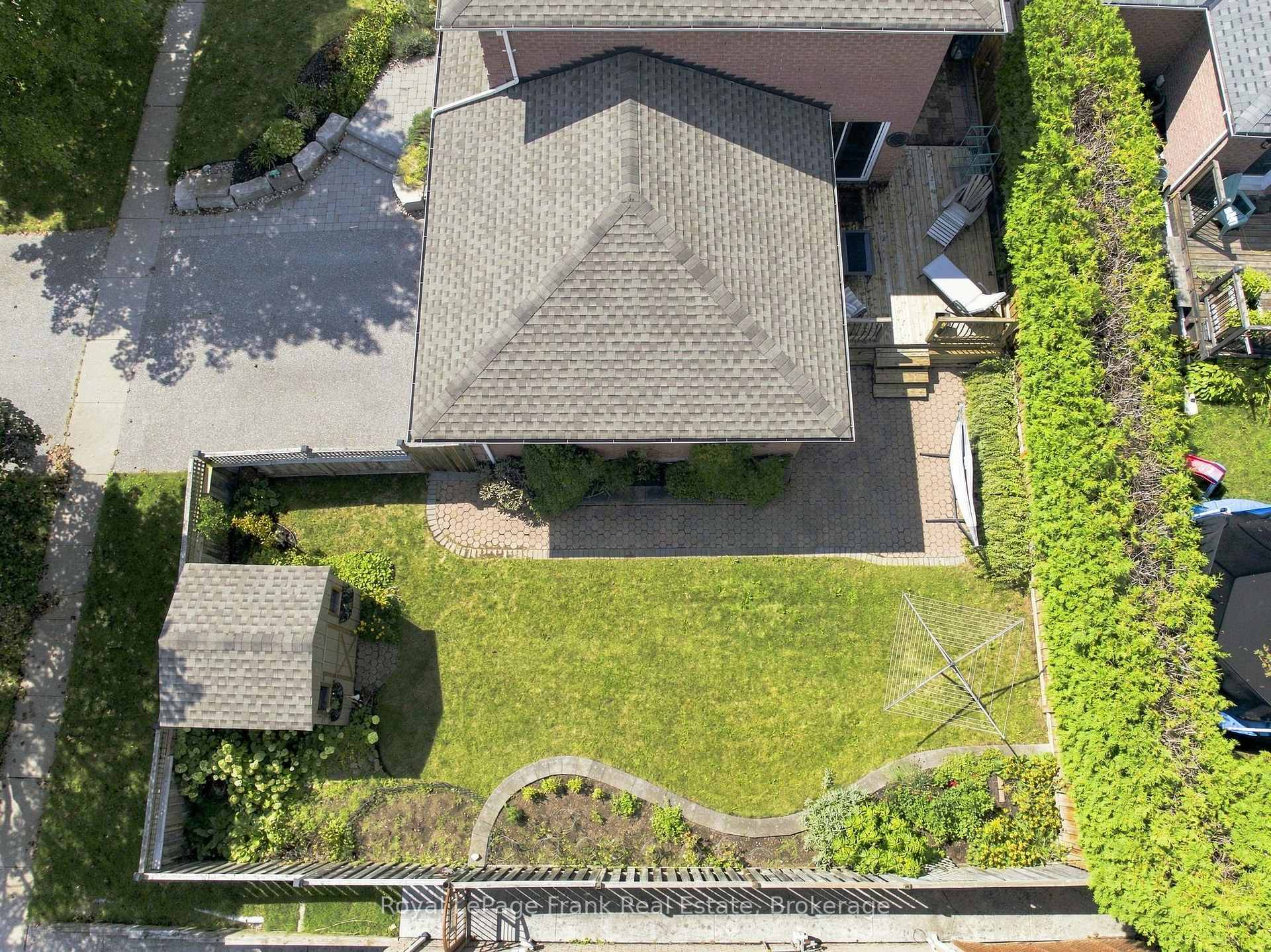 Photo 31 of 86 Cherry Blossom Crescent, Clarington, Courtice — HOMEH