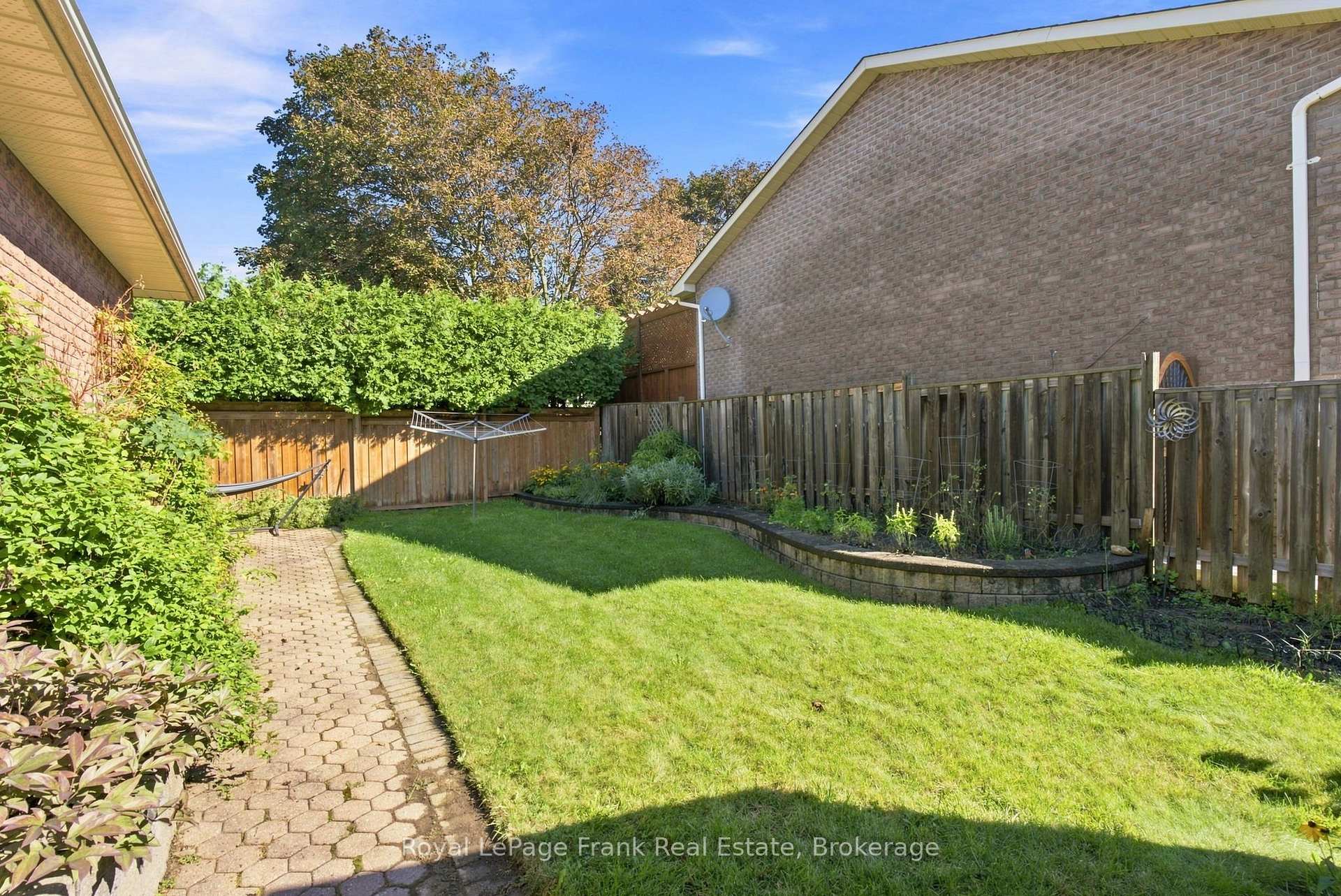 Photo 32 of 86 Cherry Blossom Crescent, Clarington, Courtice — HOMEH