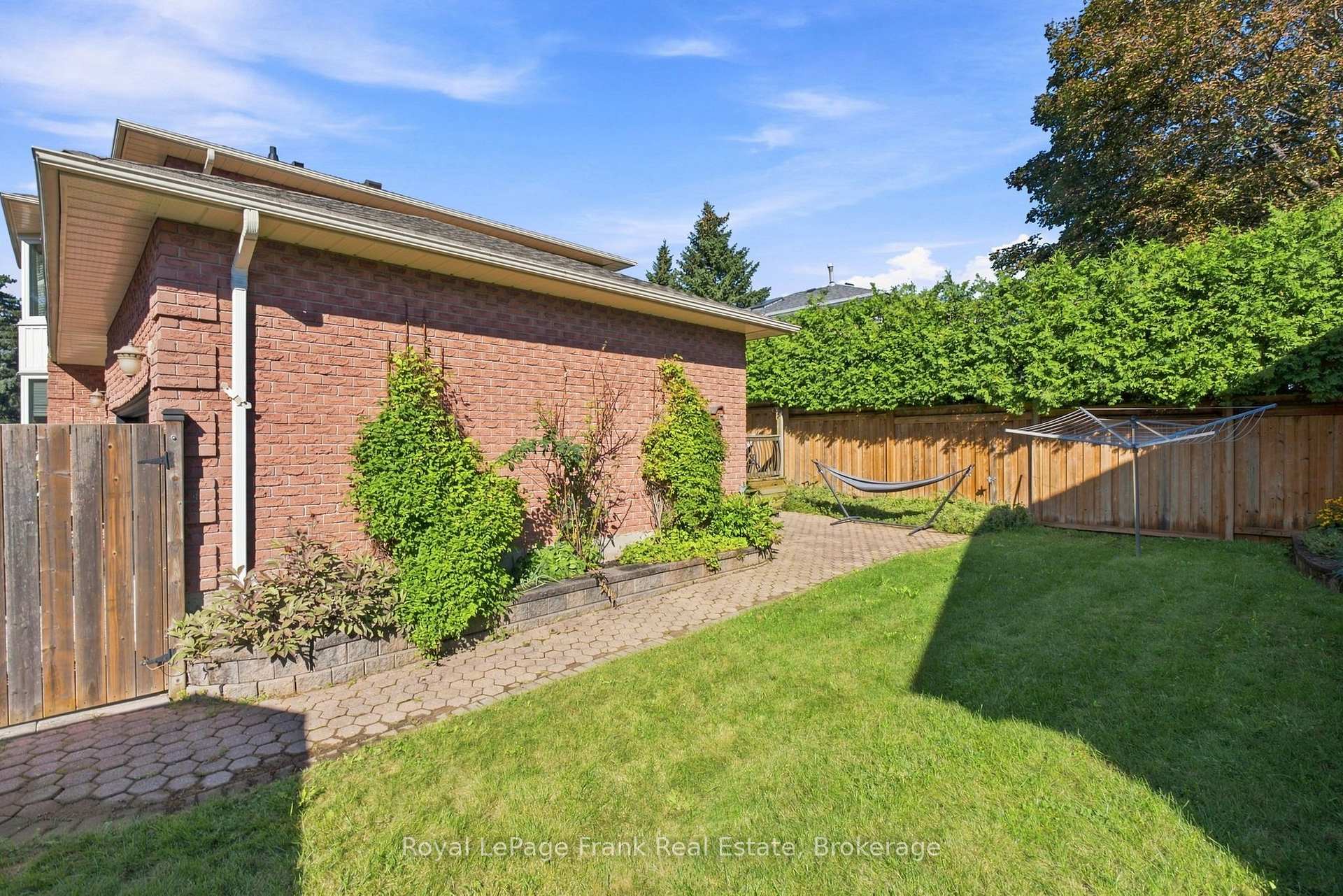 Photo 35 of 86 Cherry Blossom Crescent, Clarington, Courtice — HOMEH