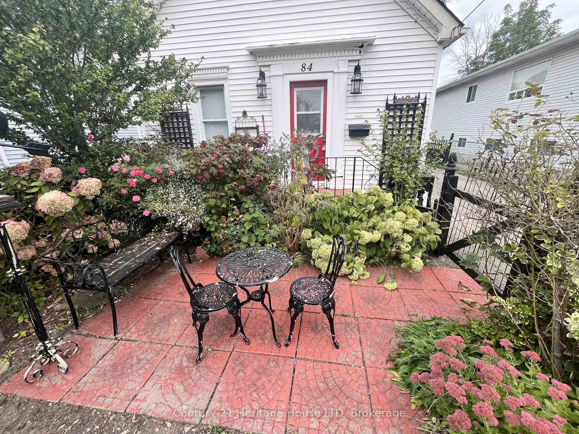 Photo 3 of 84 Rykert Street, St. Catharines, Western Hill — HOMEH