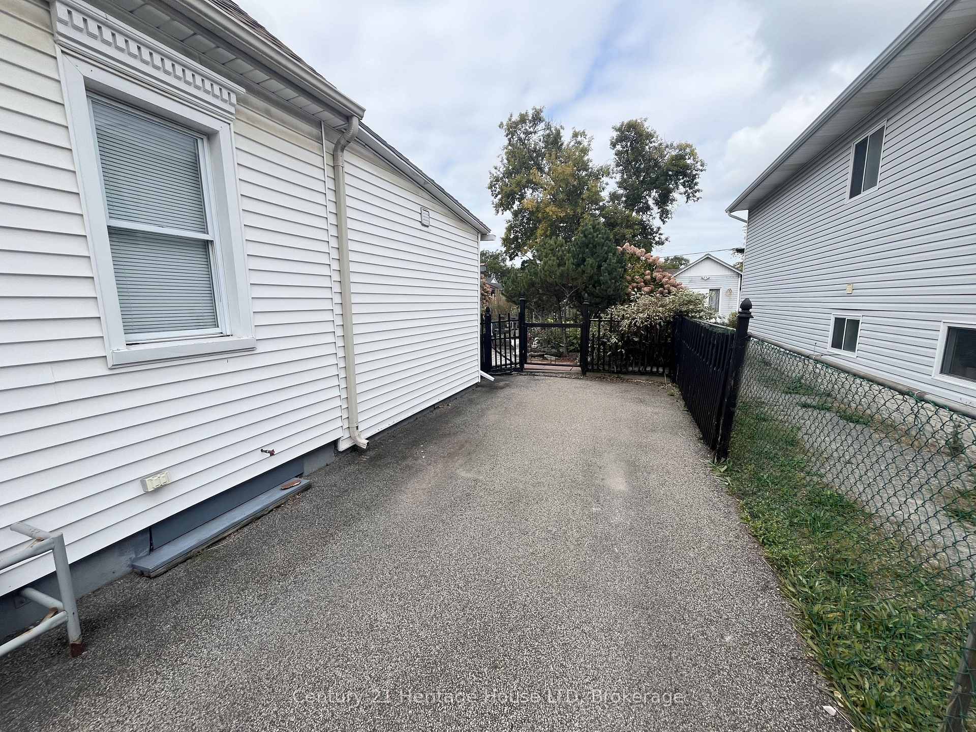 Photo 19 of 84 Rykert Street, St. Catharines, Western Hill — HOMEH