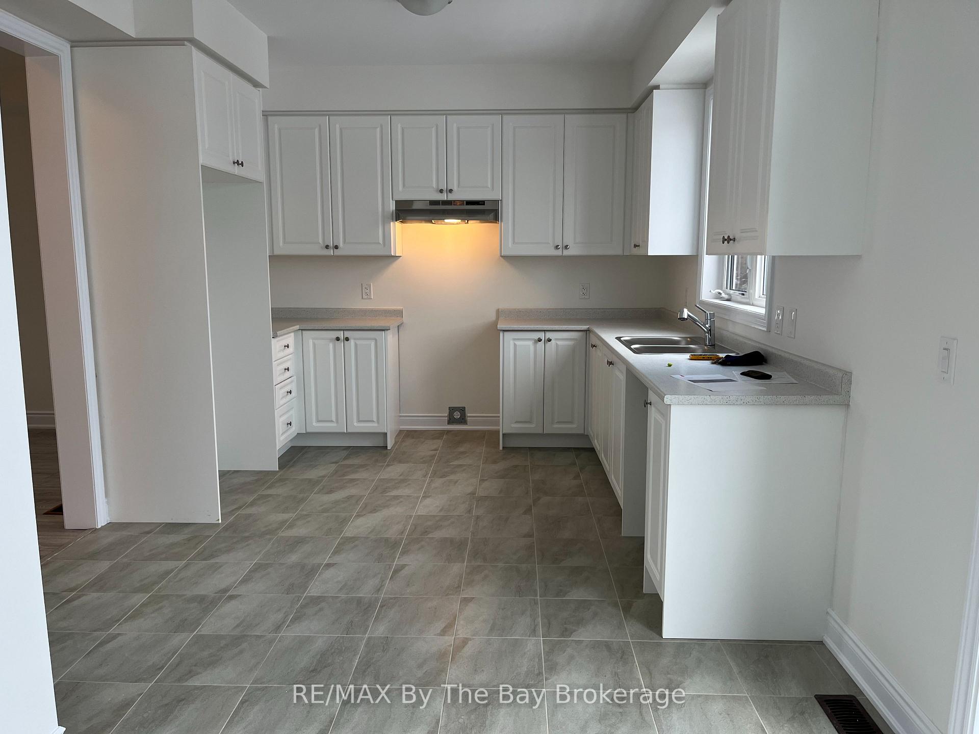 Photo 2 of 17 Carriage Lane, Wasaga Beach — HOMEH