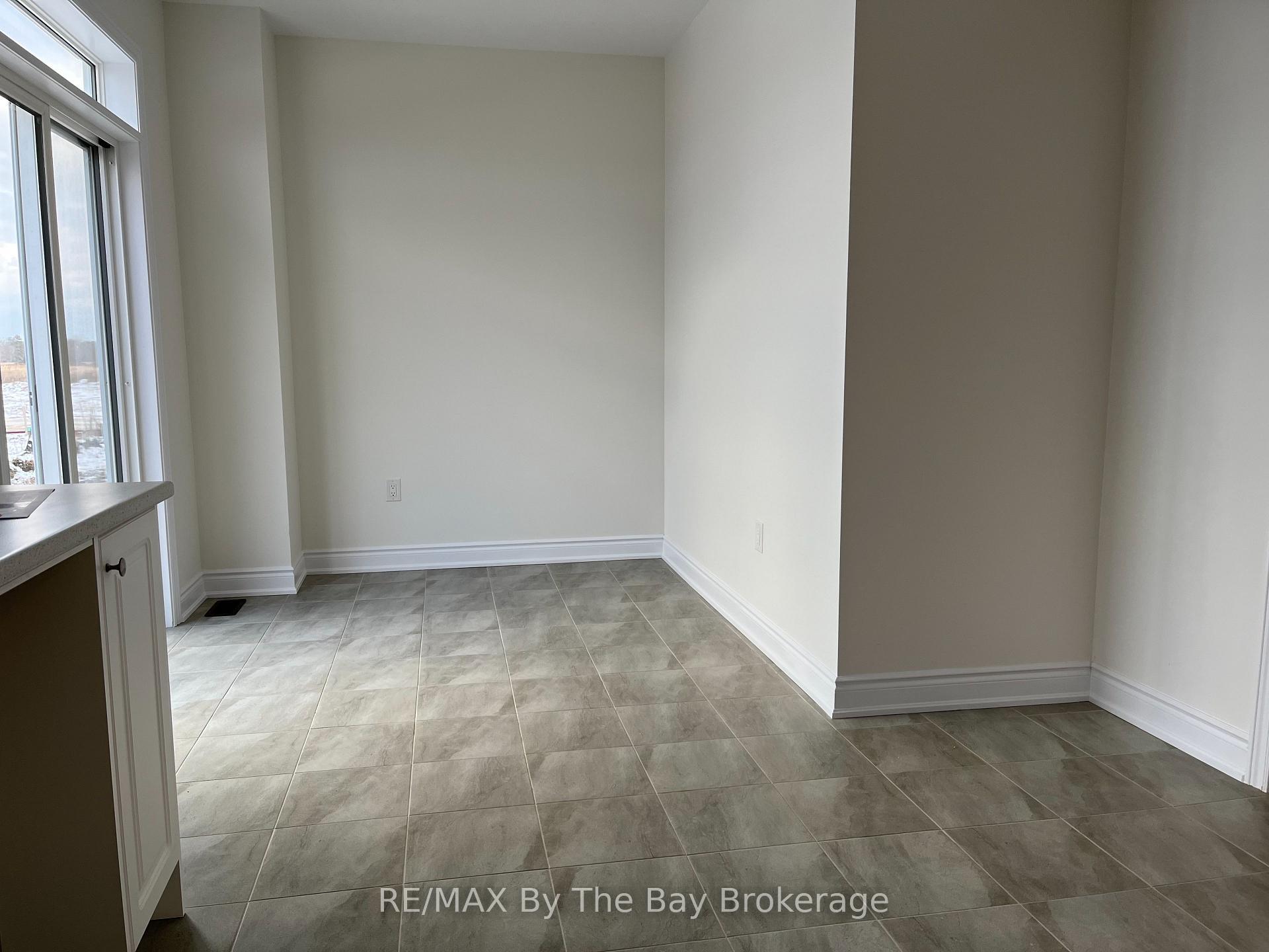Photo 3 of 17 Carriage Lane, Wasaga Beach — HOMEH