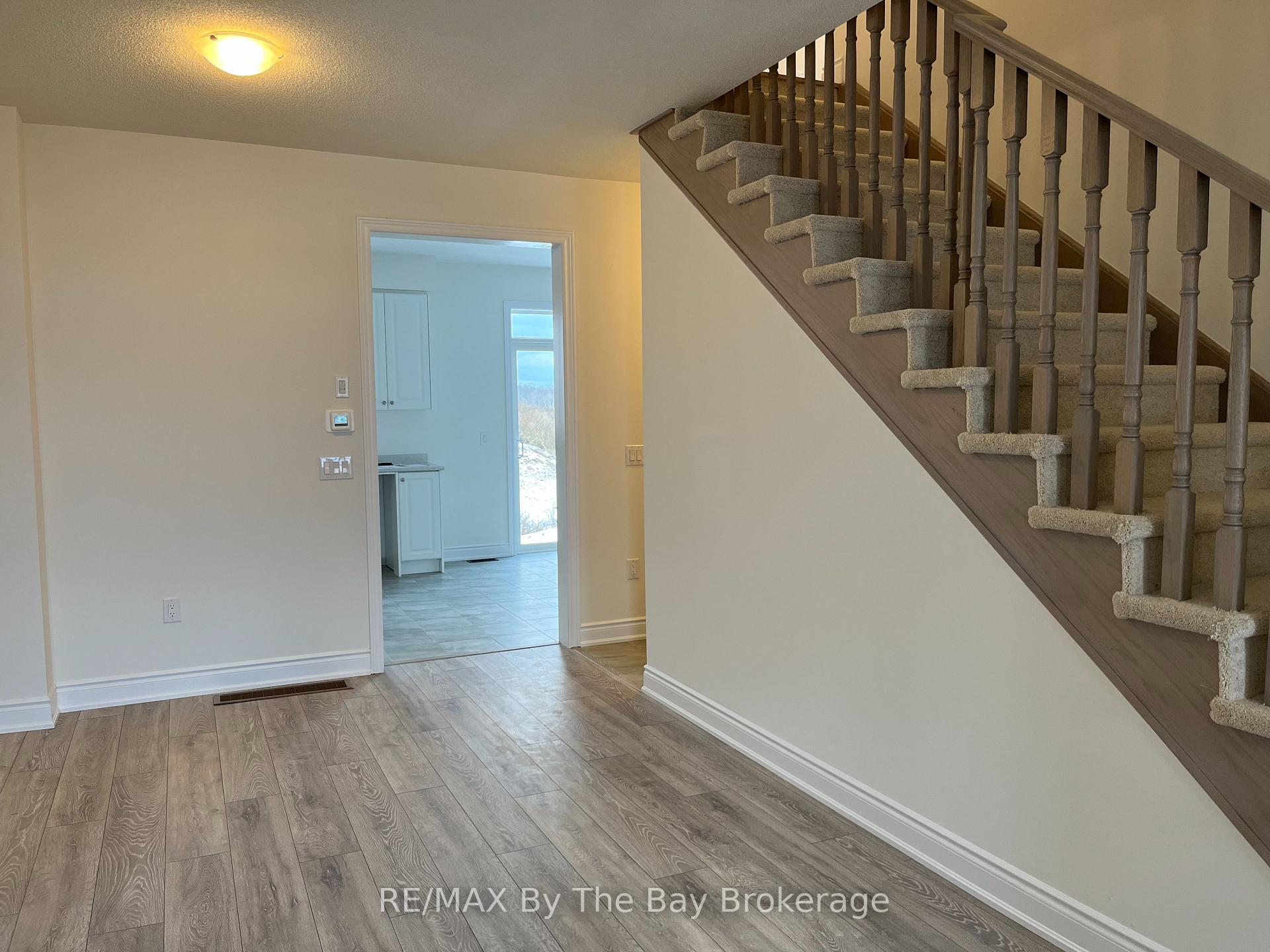 Photo 4 of 17 Carriage Lane, Wasaga Beach — HOMEH