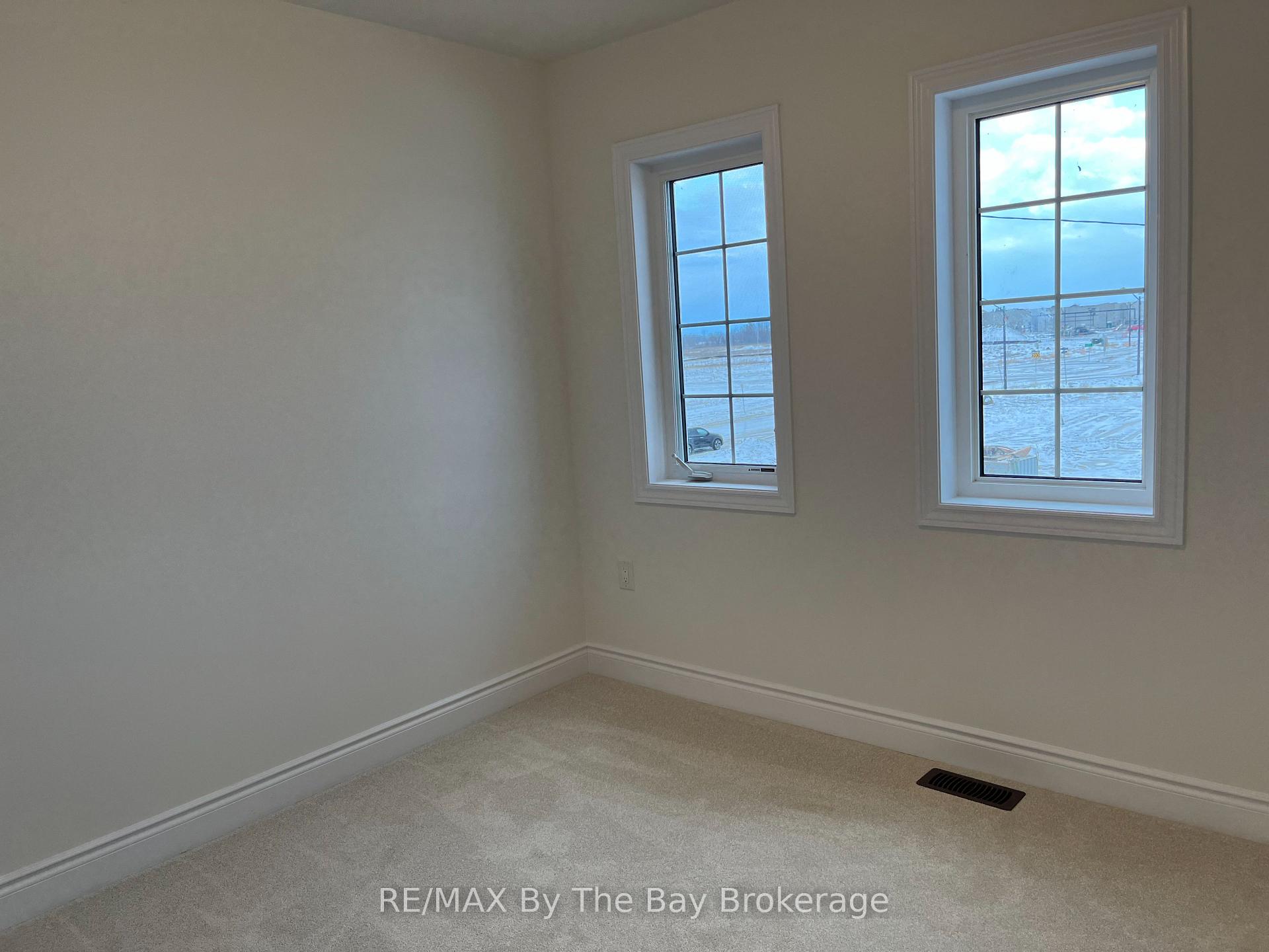 Photo 13 of 17 Carriage Lane, Wasaga Beach — HOMEH
