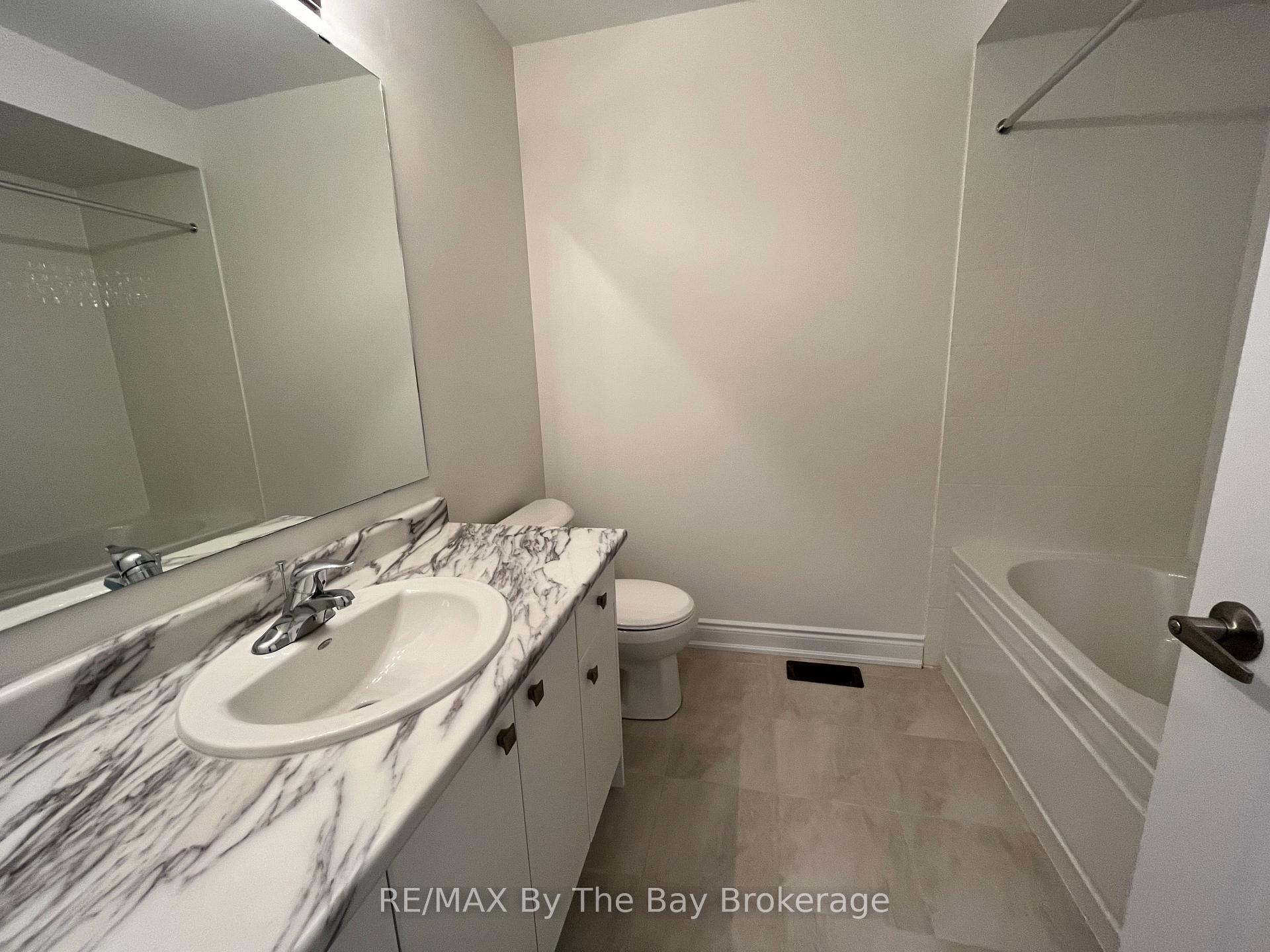 Photo 18 of 17 Carriage Lane, Wasaga Beach — HOMEH