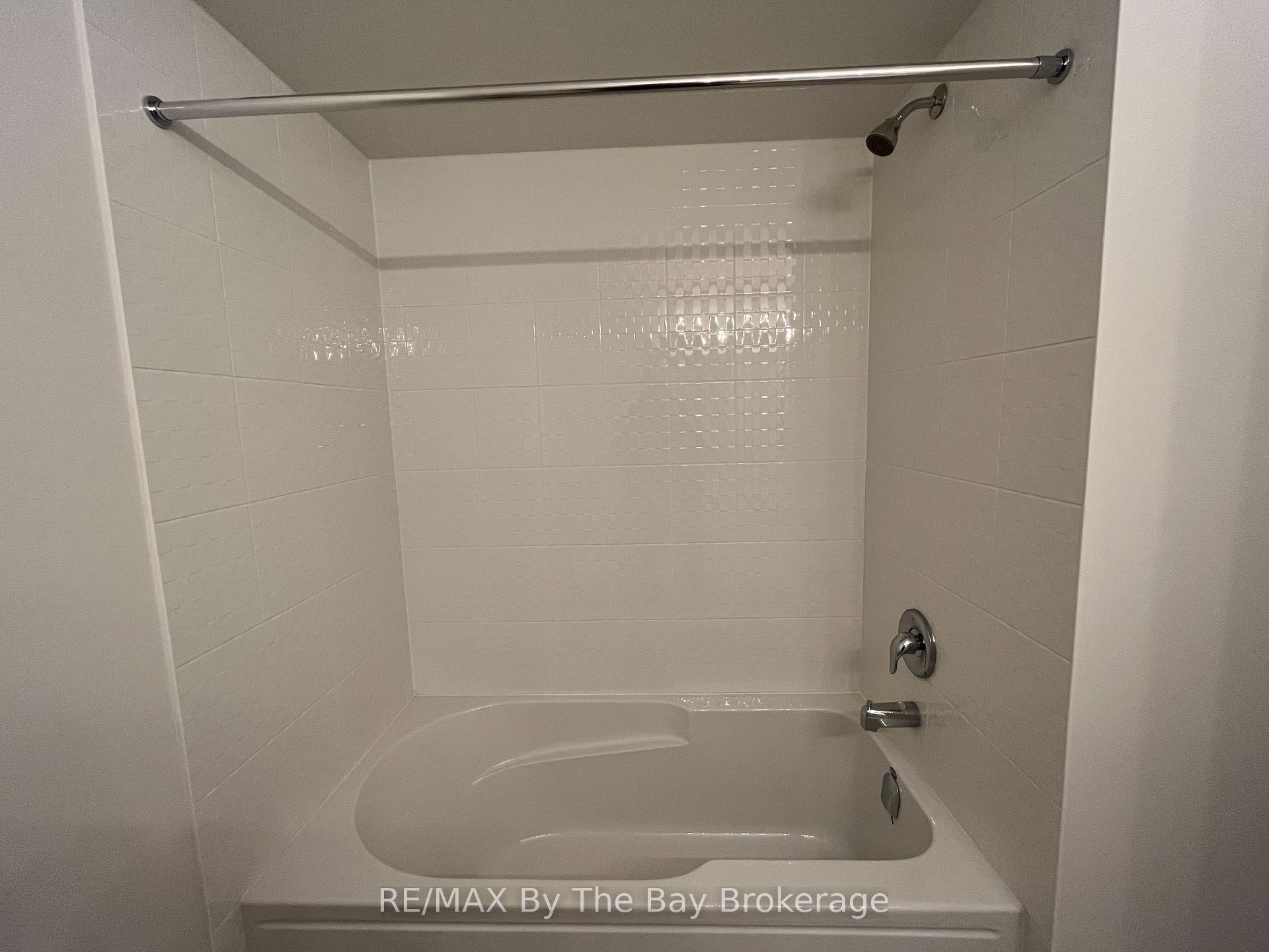 Photo 19 of 17 Carriage Lane, Wasaga Beach — HOMEH