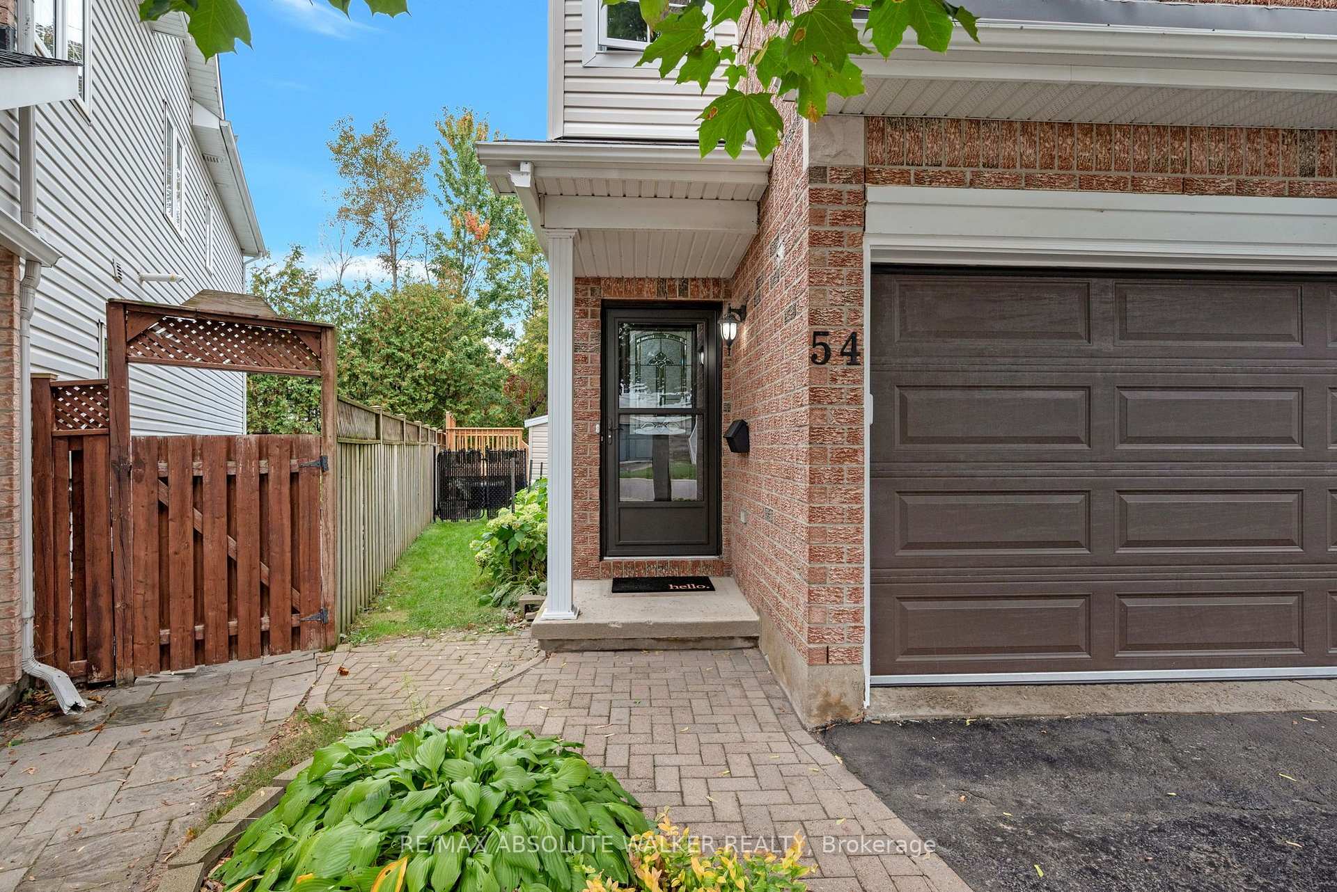 Photo 2 of 54 Castle Glen Crescent, Ottawa, Kanata - Glencairn/Hazeldean — HOMEH