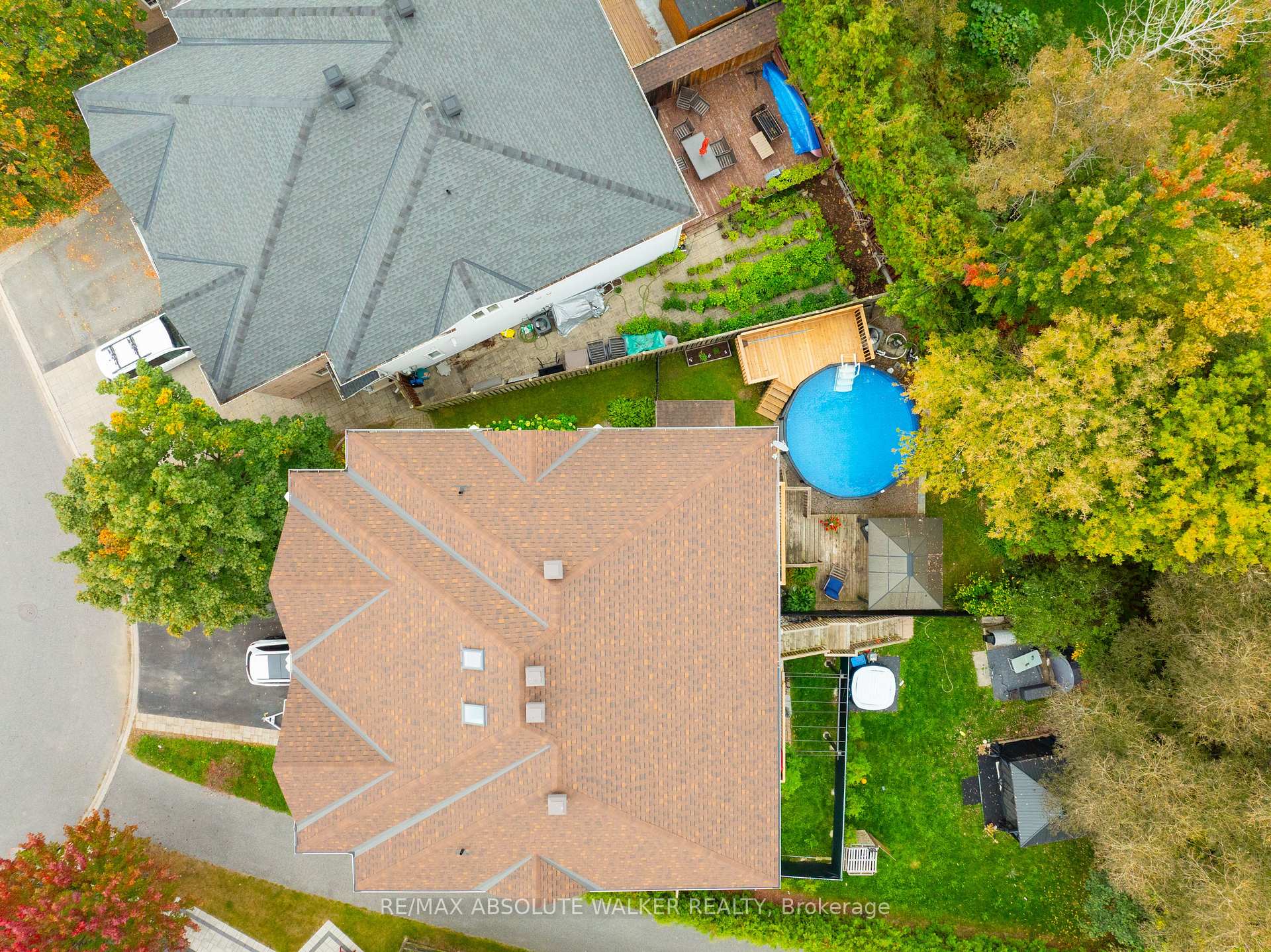 Photo 3 of 54 Castle Glen Crescent, Ottawa, Kanata - Glencairn/Hazeldean — HOMEH