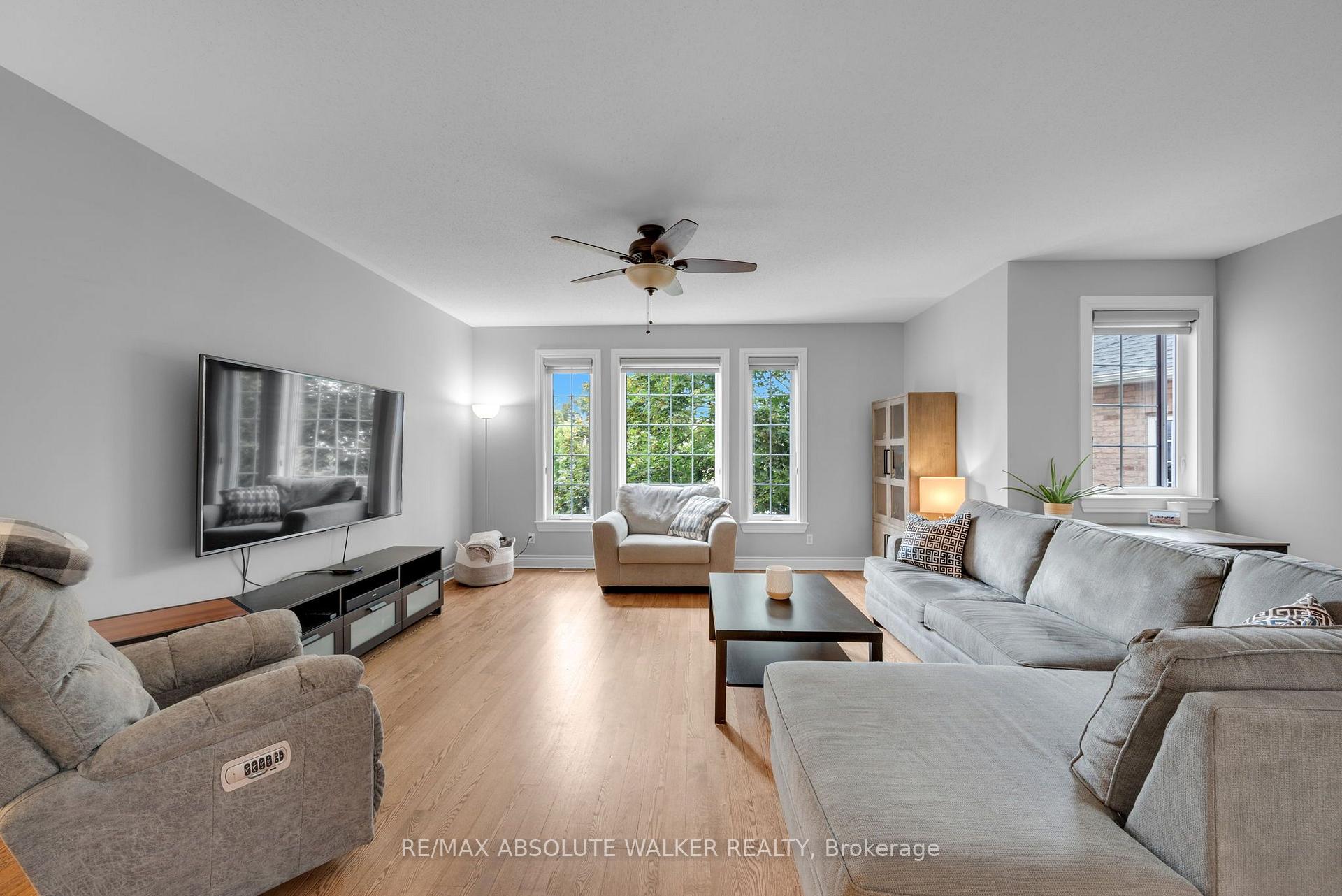 Photo 5 of 54 Castle Glen Crescent, Ottawa, Kanata - Glencairn/Hazeldean — HOMEH