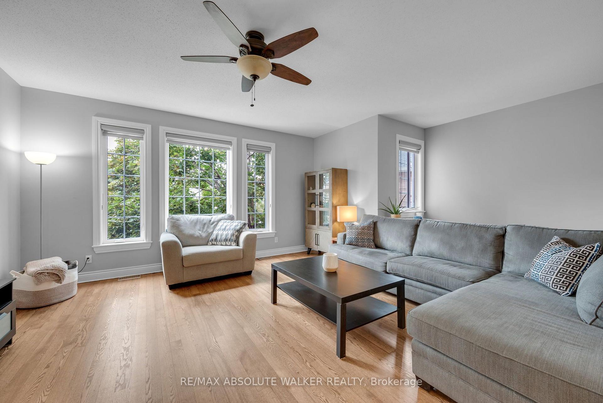 Photo 6 of 54 Castle Glen Crescent, Ottawa, Kanata - Glencairn/Hazeldean — HOMEH