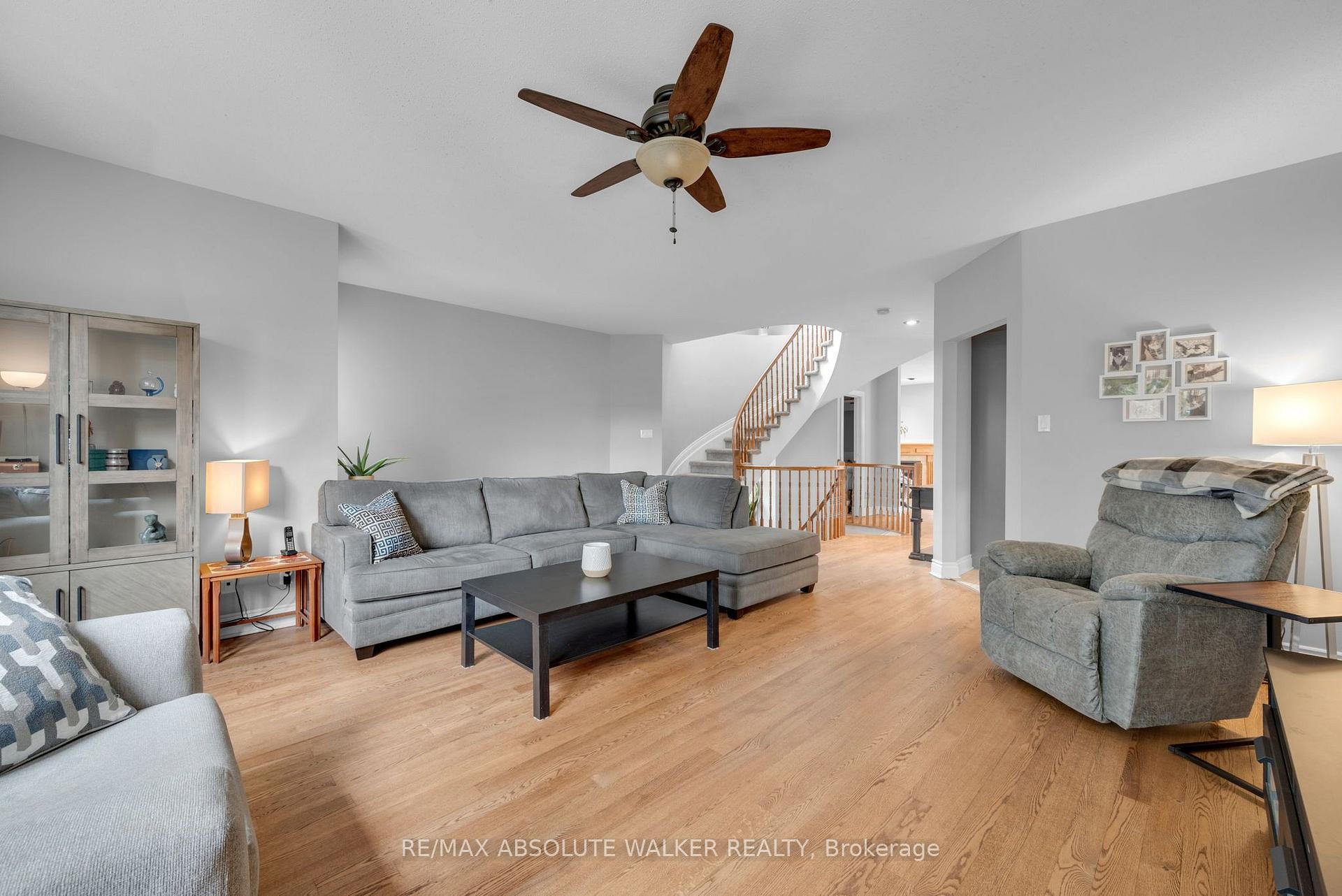 Photo 7 of 54 Castle Glen Crescent, Ottawa, Kanata - Glencairn/Hazeldean — HOMEH