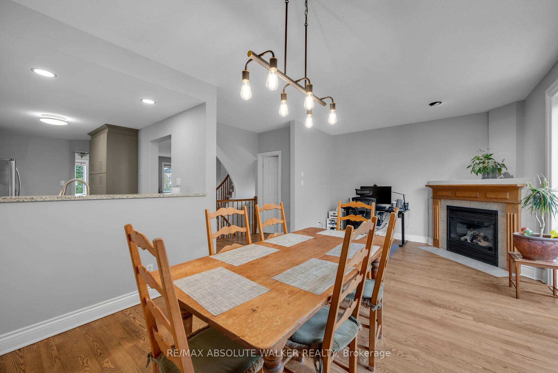Photo 10 of 54 Castle Glen Crescent, Ottawa, Kanata - Glencairn/Hazeldean — HOMEH