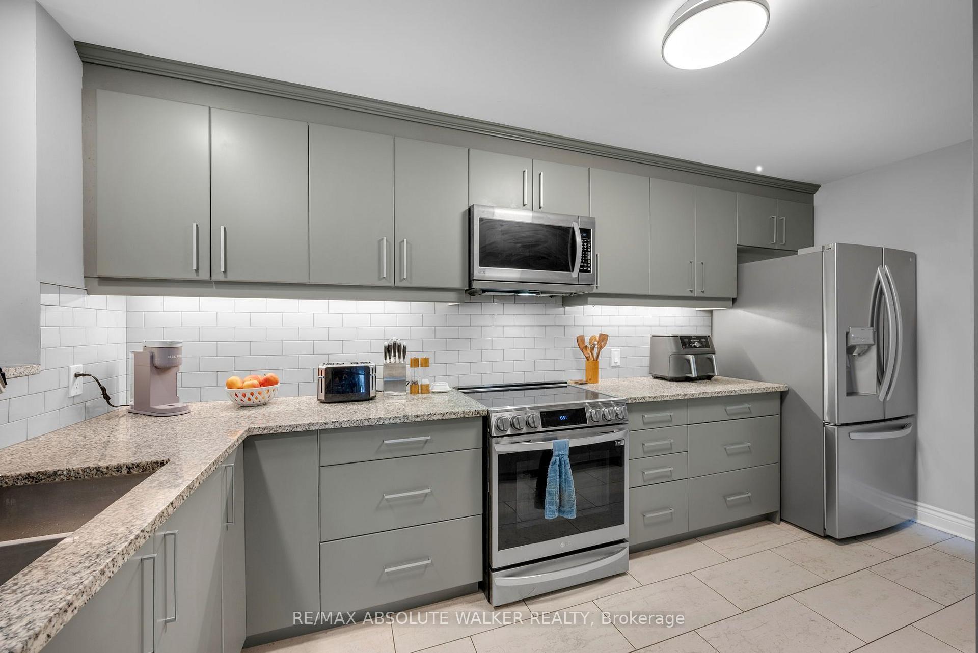Photo 13 of 54 Castle Glen Crescent, Ottawa, Kanata - Glencairn/Hazeldean — HOMEH