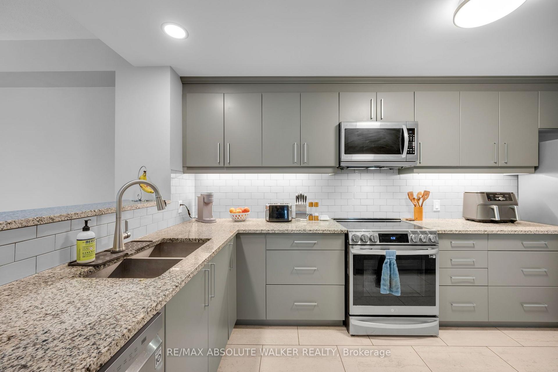 Photo 14 of 54 Castle Glen Crescent, Ottawa, Kanata - Glencairn/Hazeldean — HOMEH