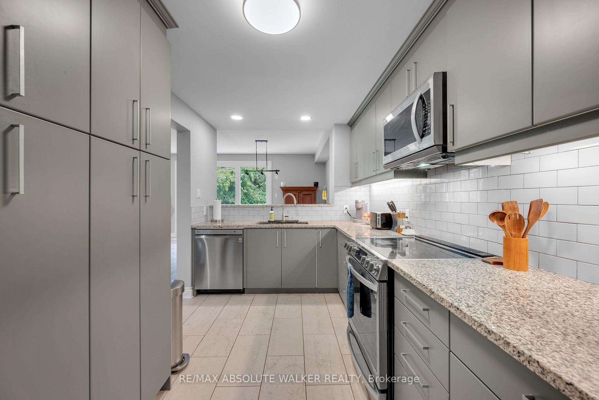 Photo 15 of 54 Castle Glen Crescent, Ottawa, Kanata - Glencairn/Hazeldean — HOMEH