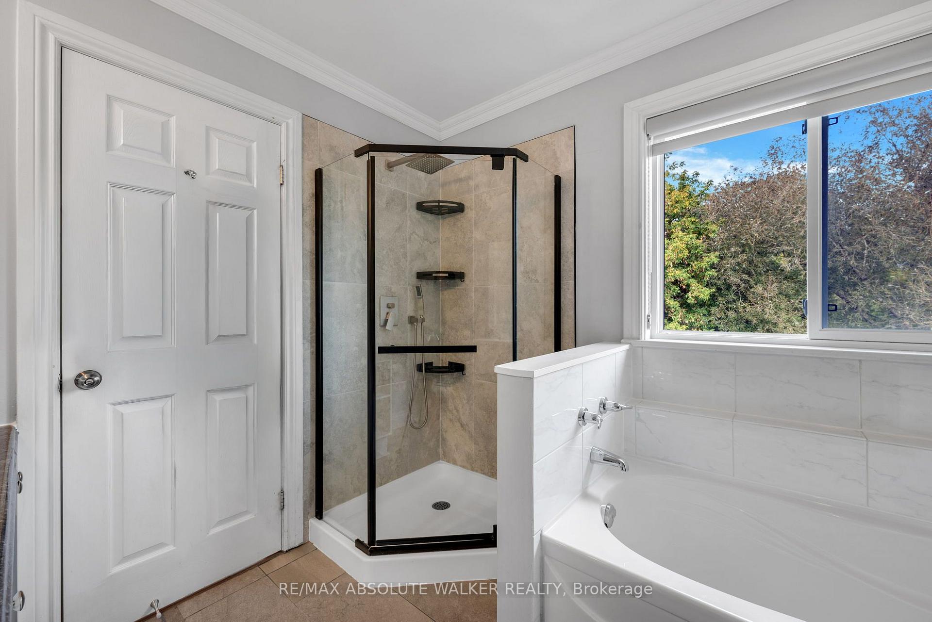 Photo 19 of 54 Castle Glen Crescent, Ottawa, Kanata - Glencairn/Hazeldean — HOMEH