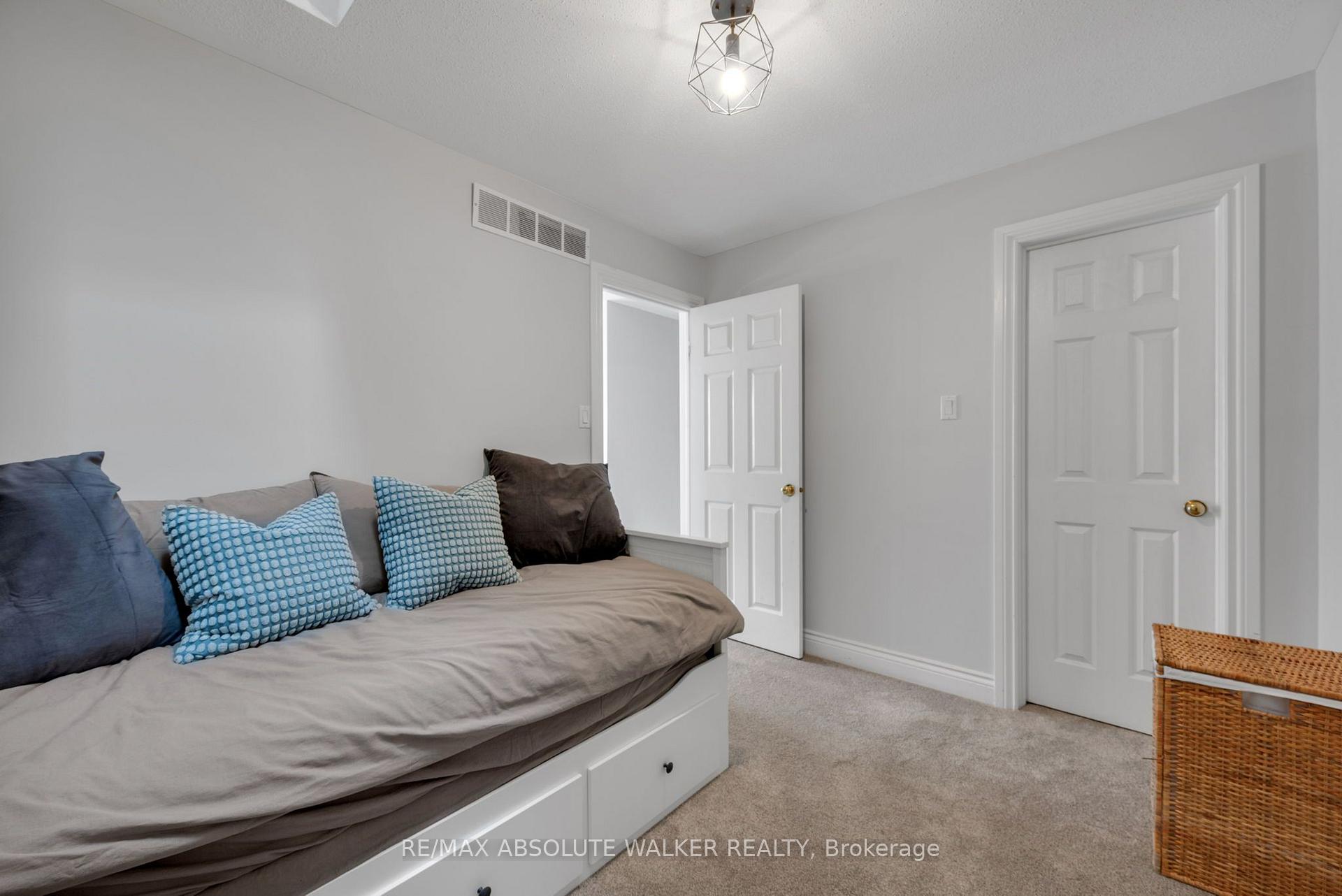 Photo 25 of 54 Castle Glen Crescent, Ottawa, Kanata - Glencairn/Hazeldean — HOMEH