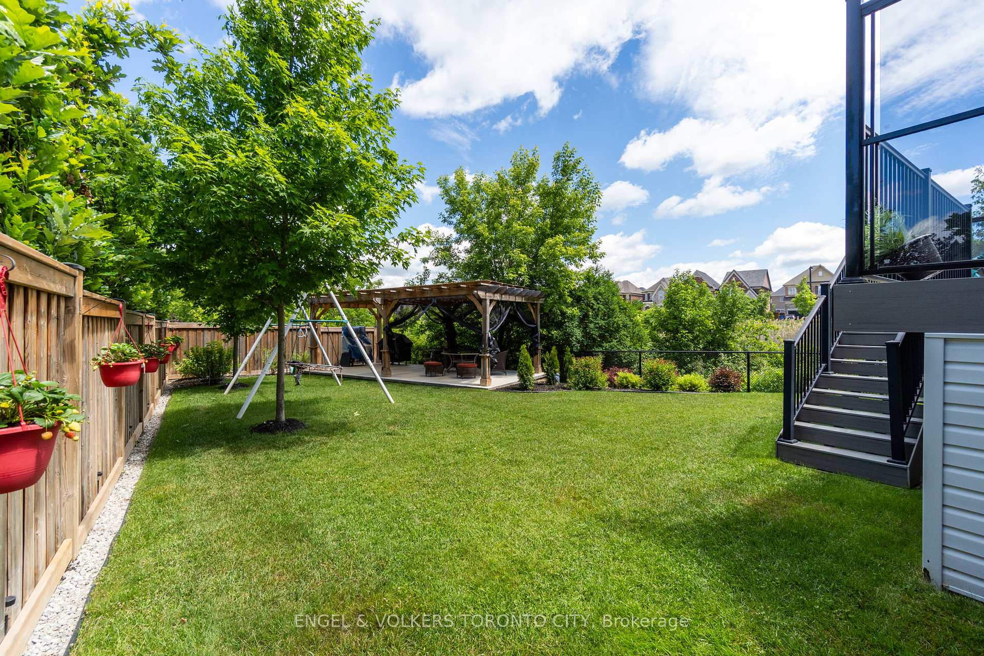 Photo 45 of 20 Parkheights Trail, King, Nobleton — HOMEH