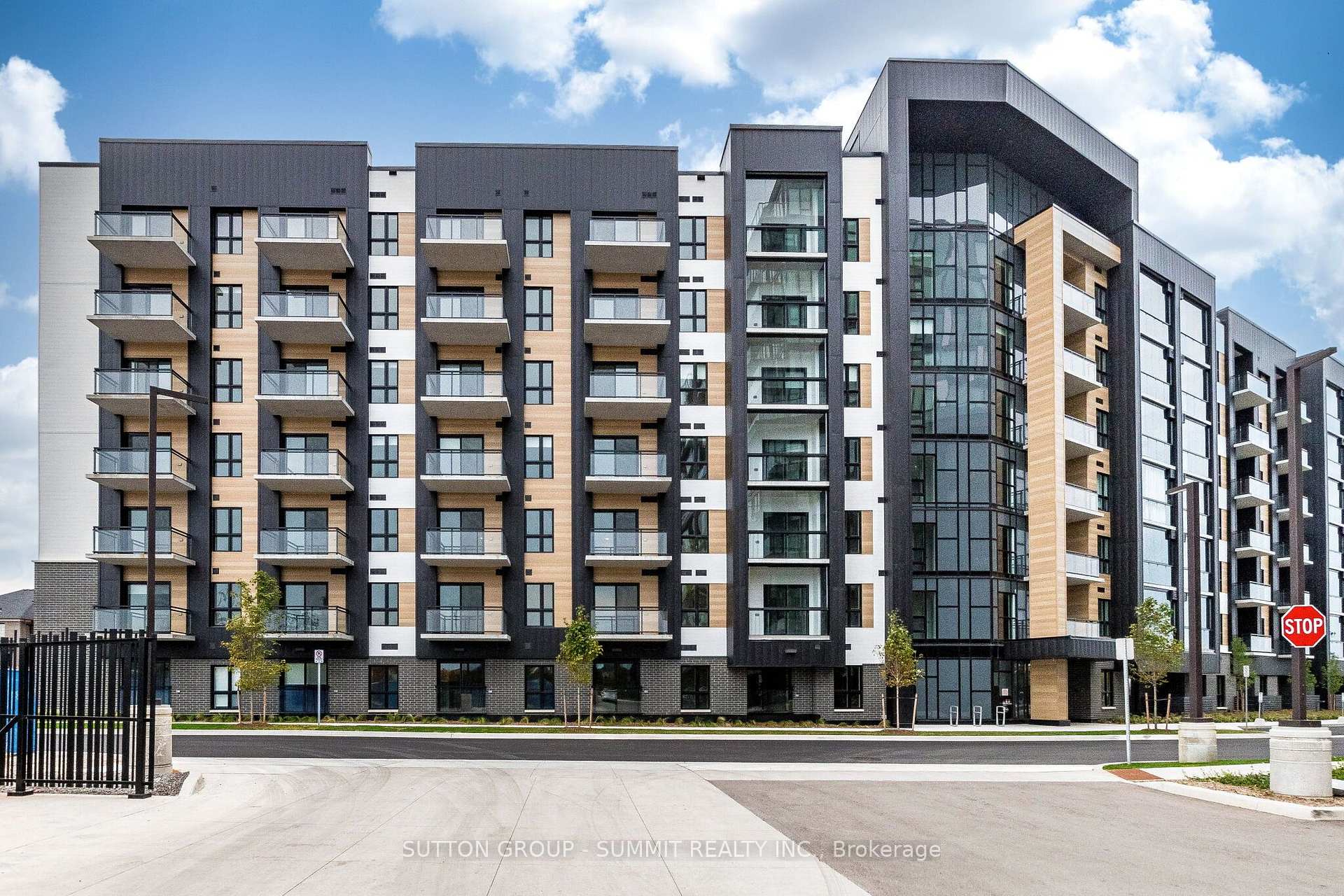 Photo 3 of Unit 421, 3008 William Cutmore Boulevard, Oakville, Joshua Meadows — HOMEH
