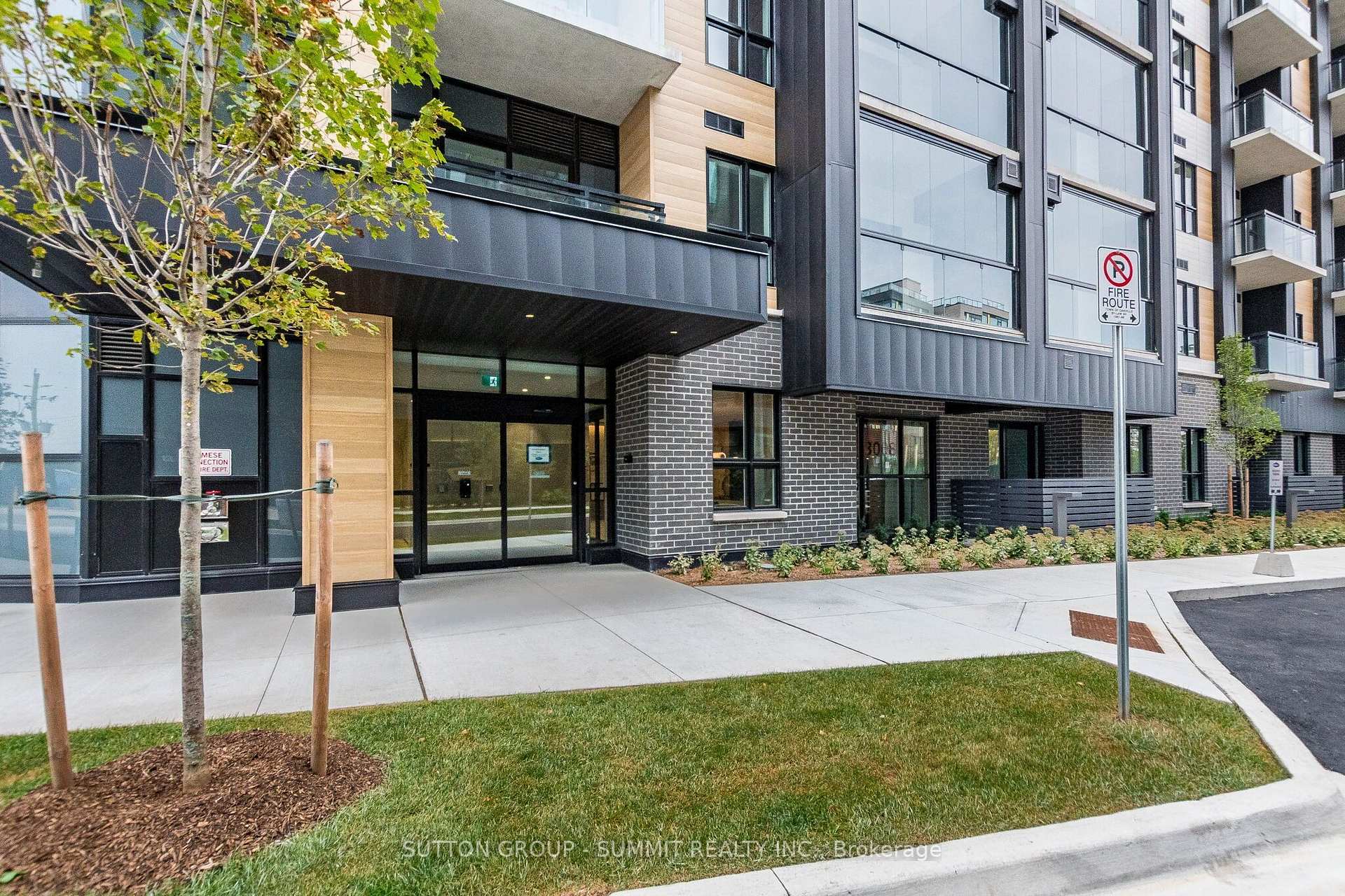 Photo 4 of Unit 421, 3008 William Cutmore Boulevard, Oakville, Joshua Meadows — HOMEH