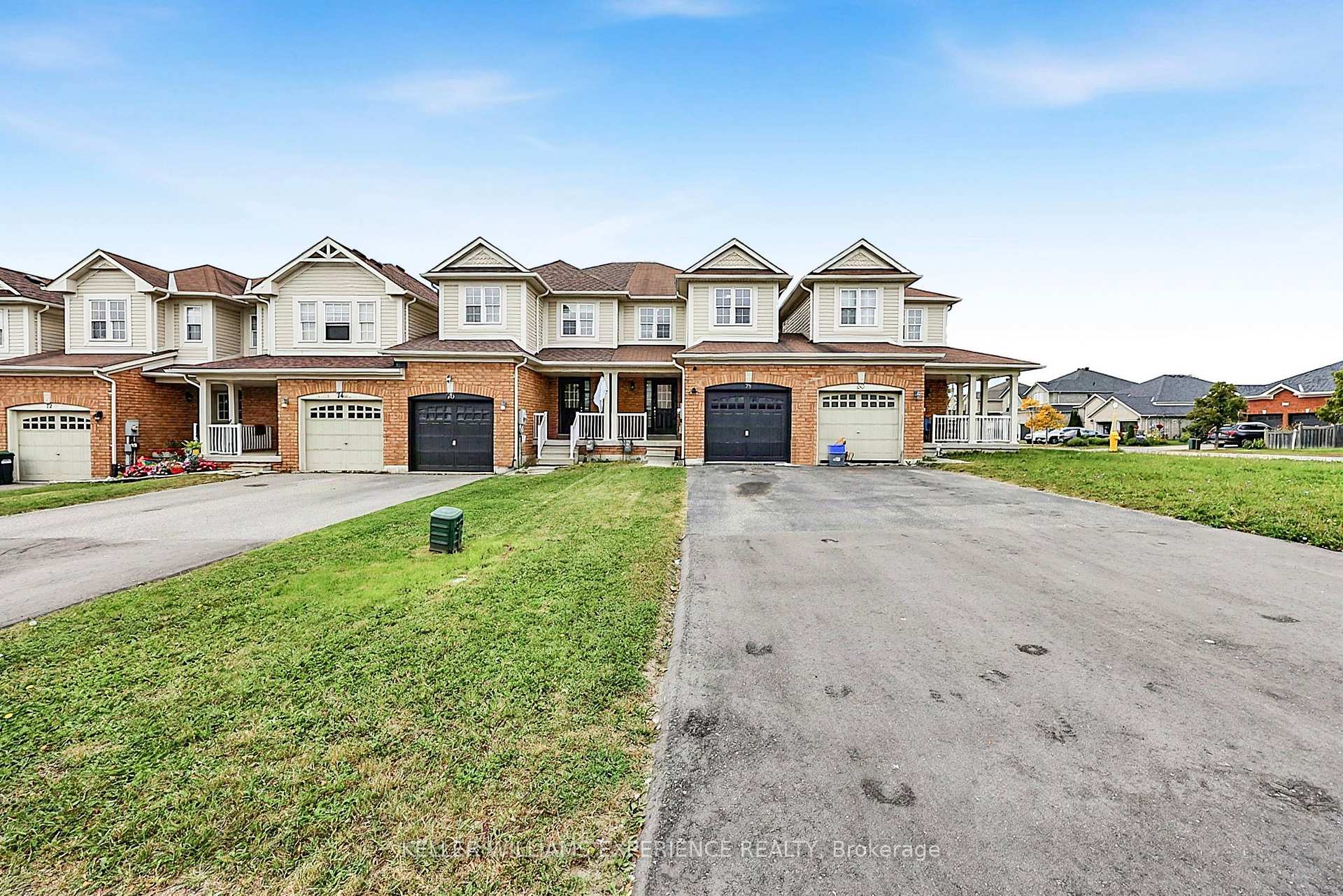 Photo 2 of 78 Commonwealth Road, Barrie, Innis-Shore — HOMEH