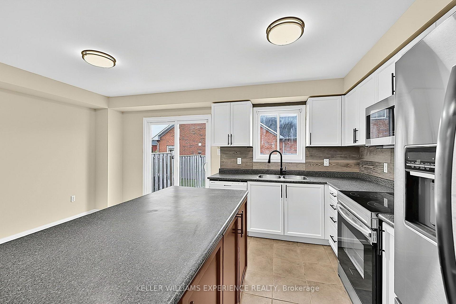 Photo 12 of 78 Commonwealth Road, Barrie, Innis-Shore — HOMEH