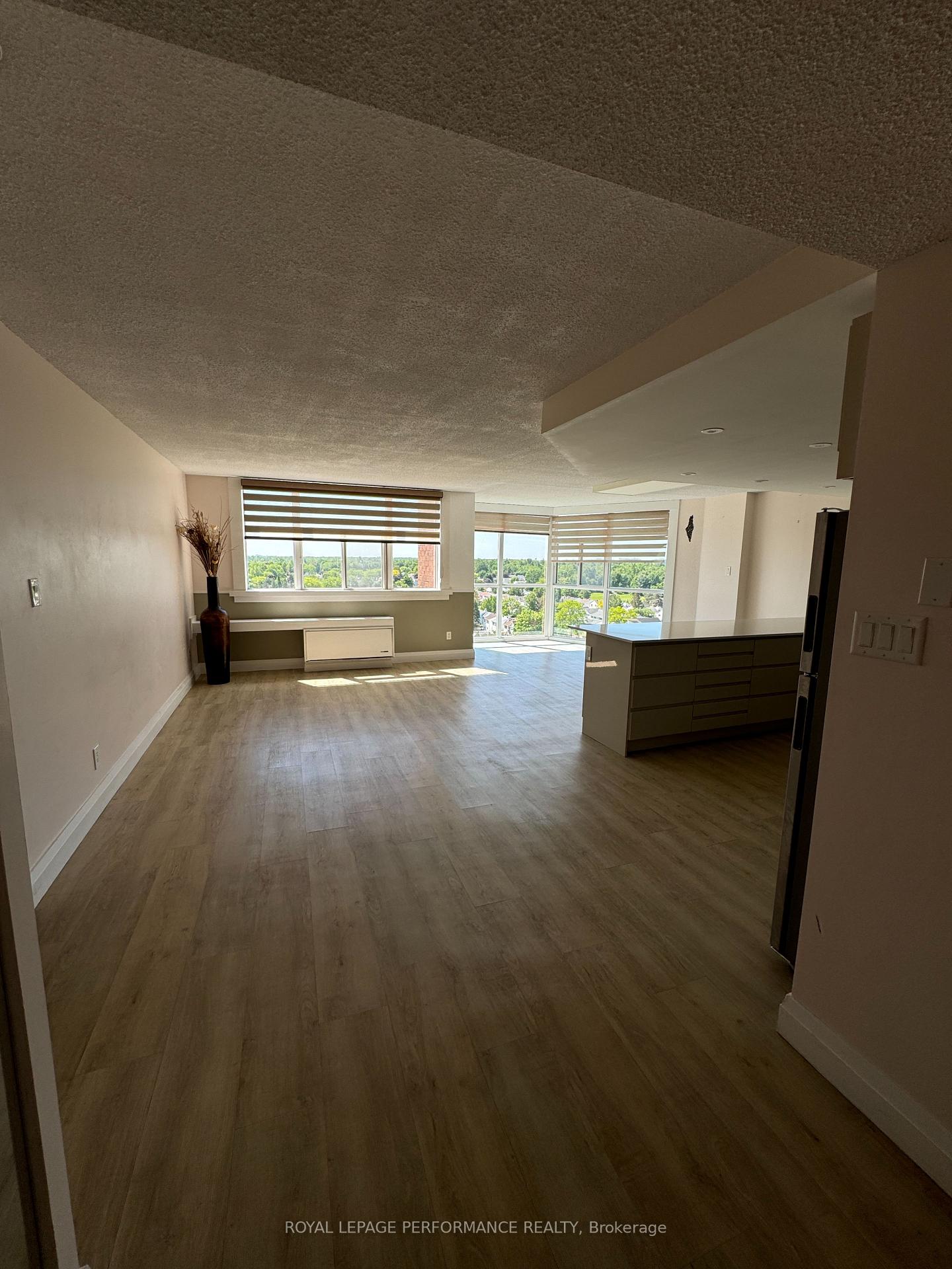 Photo 4 of Unit 1209, 2760 Carousel Crescent, Ottawa, Emerald Woods/Sawmill Creek — HOMEH