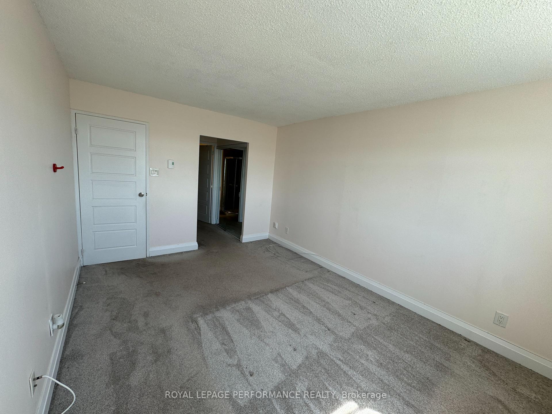 Photo 14 of Unit 1209, 2760 Carousel Crescent, Ottawa, Emerald Woods/Sawmill Creek — HOMEH