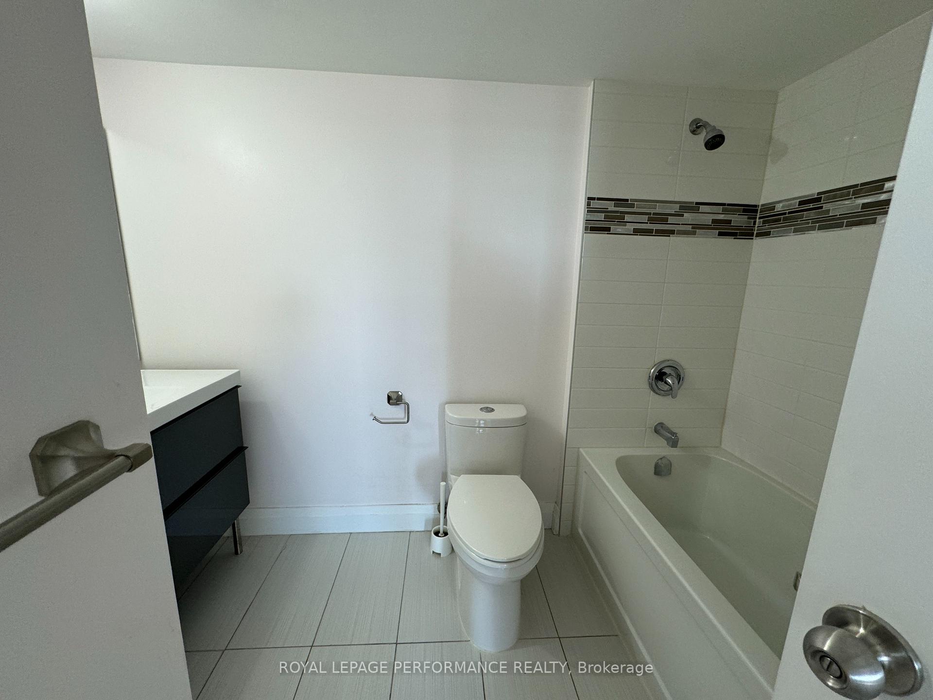Photo 17 of Unit 1209, 2760 Carousel Crescent, Ottawa, Emerald Woods/Sawmill Creek — HOMEH