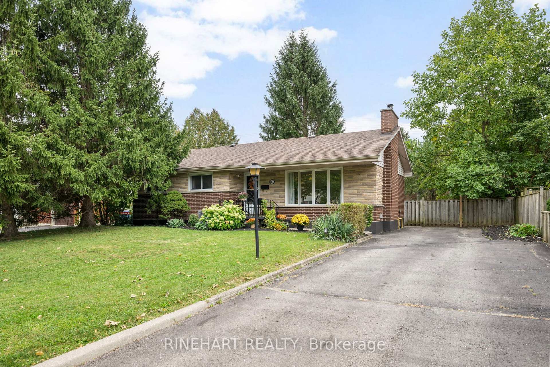 Photo of 311 Burlington Crescent