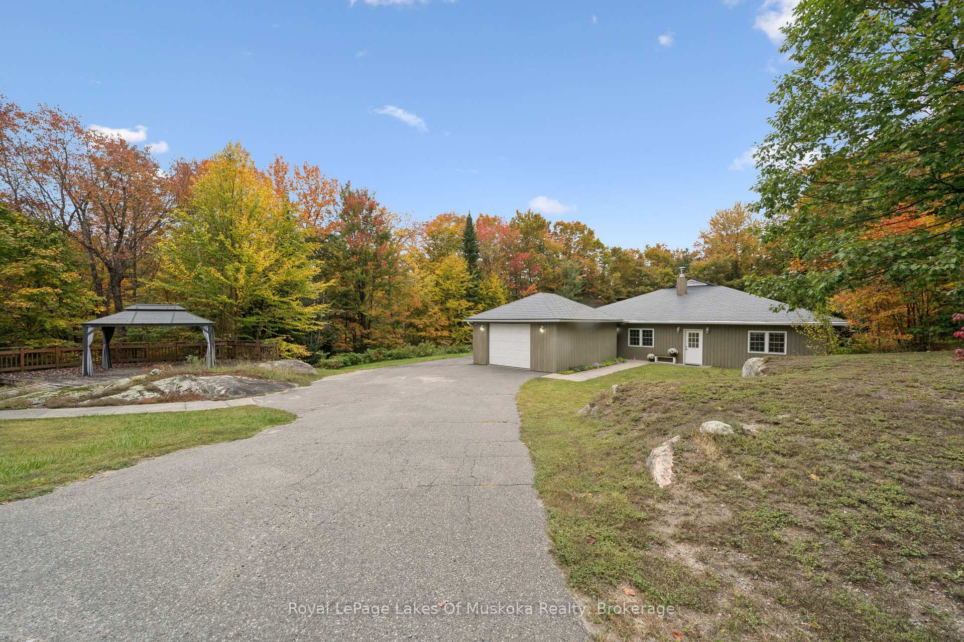 Photo 1 of 1181 Lone Pine Drive, Bracebridge, Macaulay — HOMEH