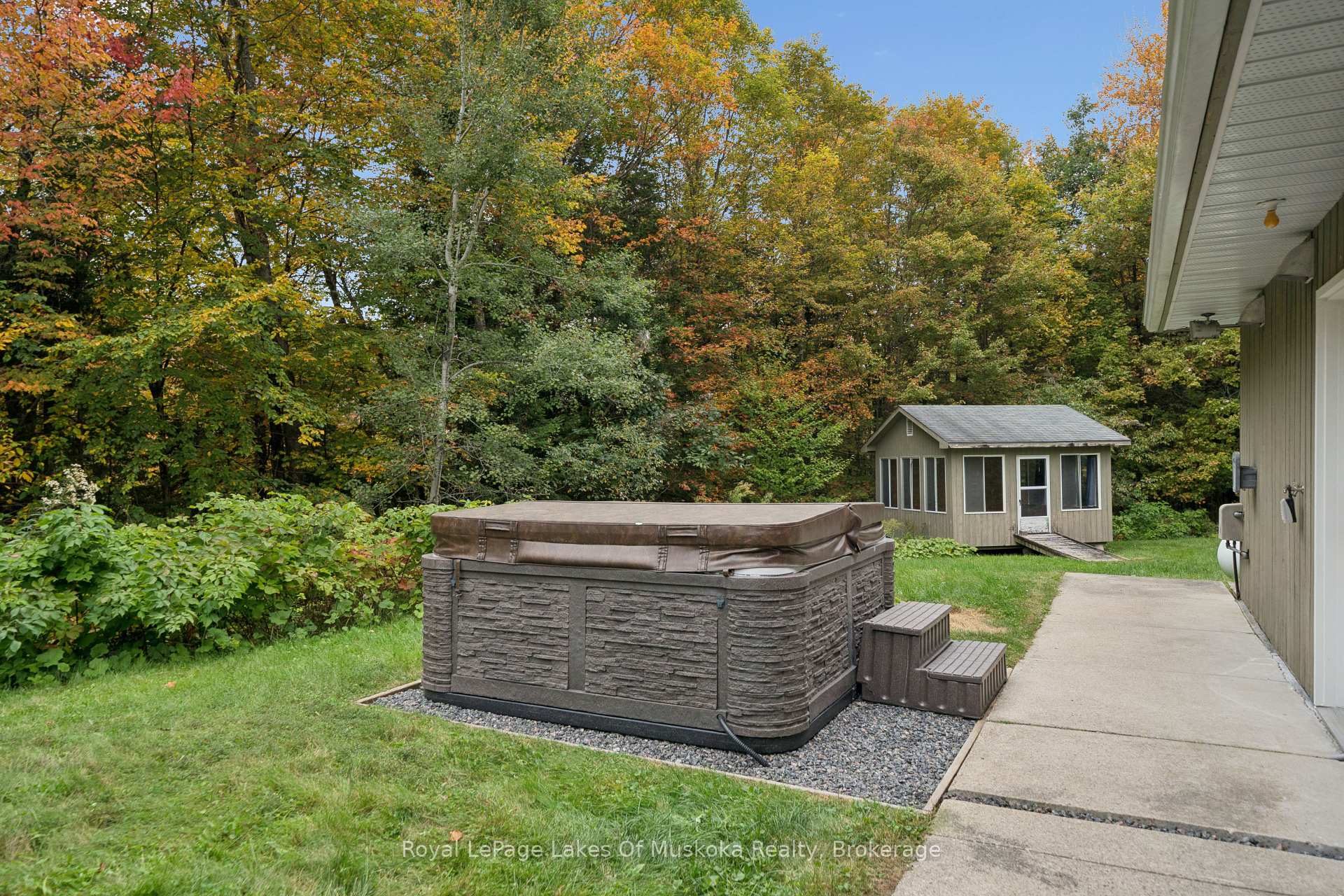 Photo 5 of 1181 Lone Pine Drive, Bracebridge, Macaulay — HOMEH