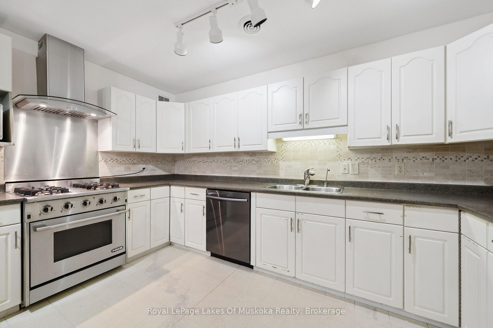 Photo 11 of 1181 Lone Pine Drive, Bracebridge, Macaulay — HOMEH