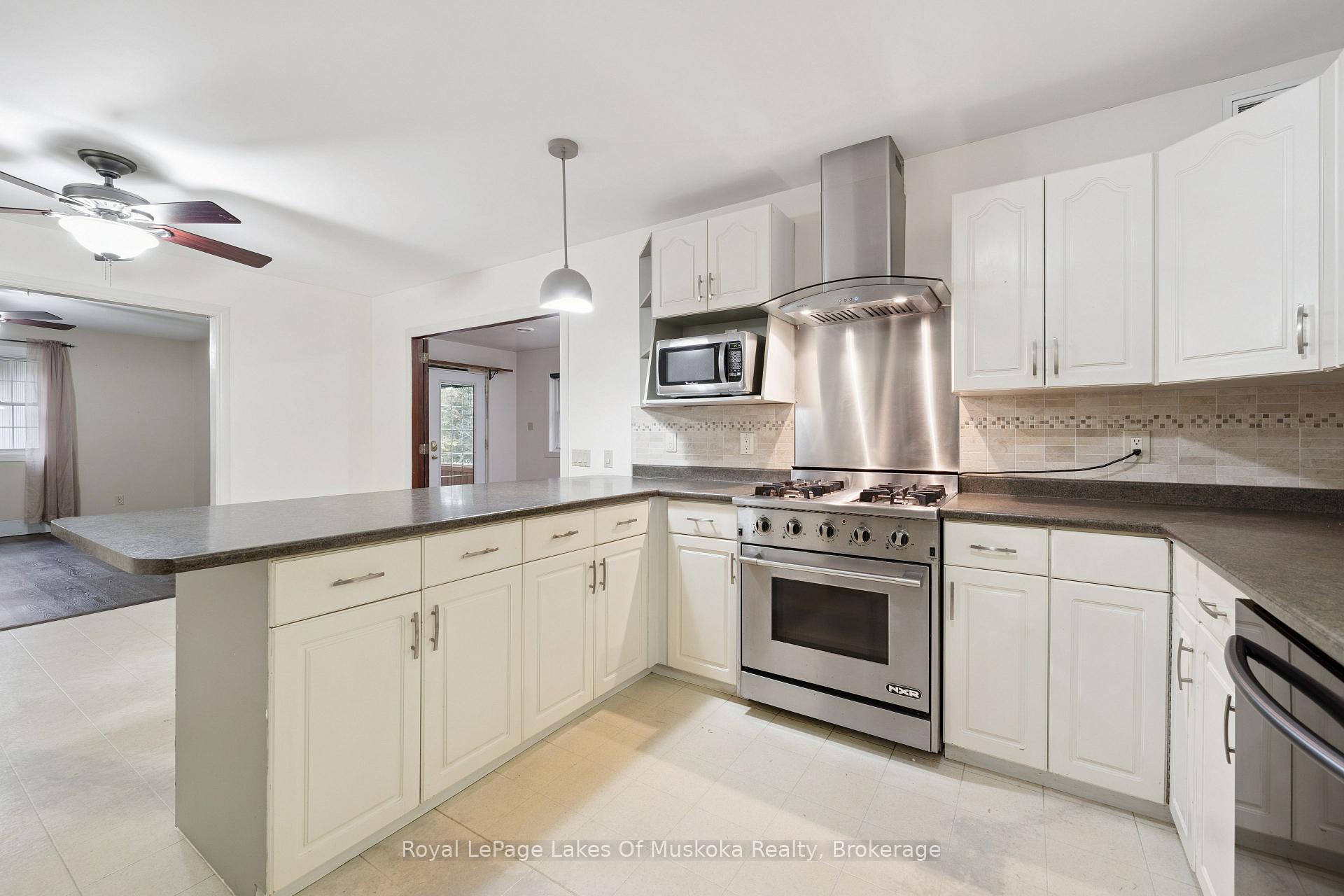 Photo 12 of 1181 Lone Pine Drive, Bracebridge, Macaulay — HOMEH