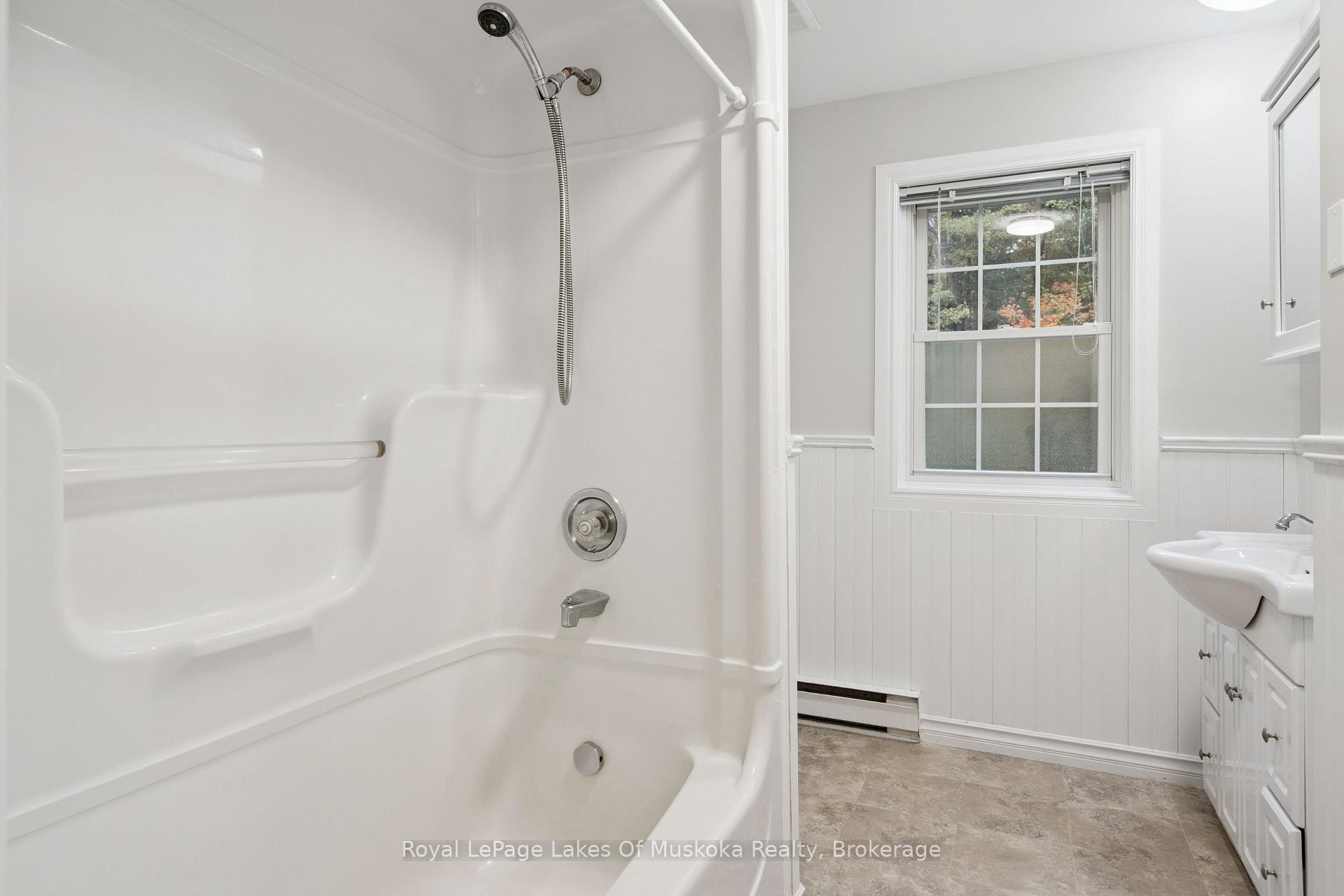Photo 31 of 1181 Lone Pine Drive, Bracebridge, Macaulay — HOMEH