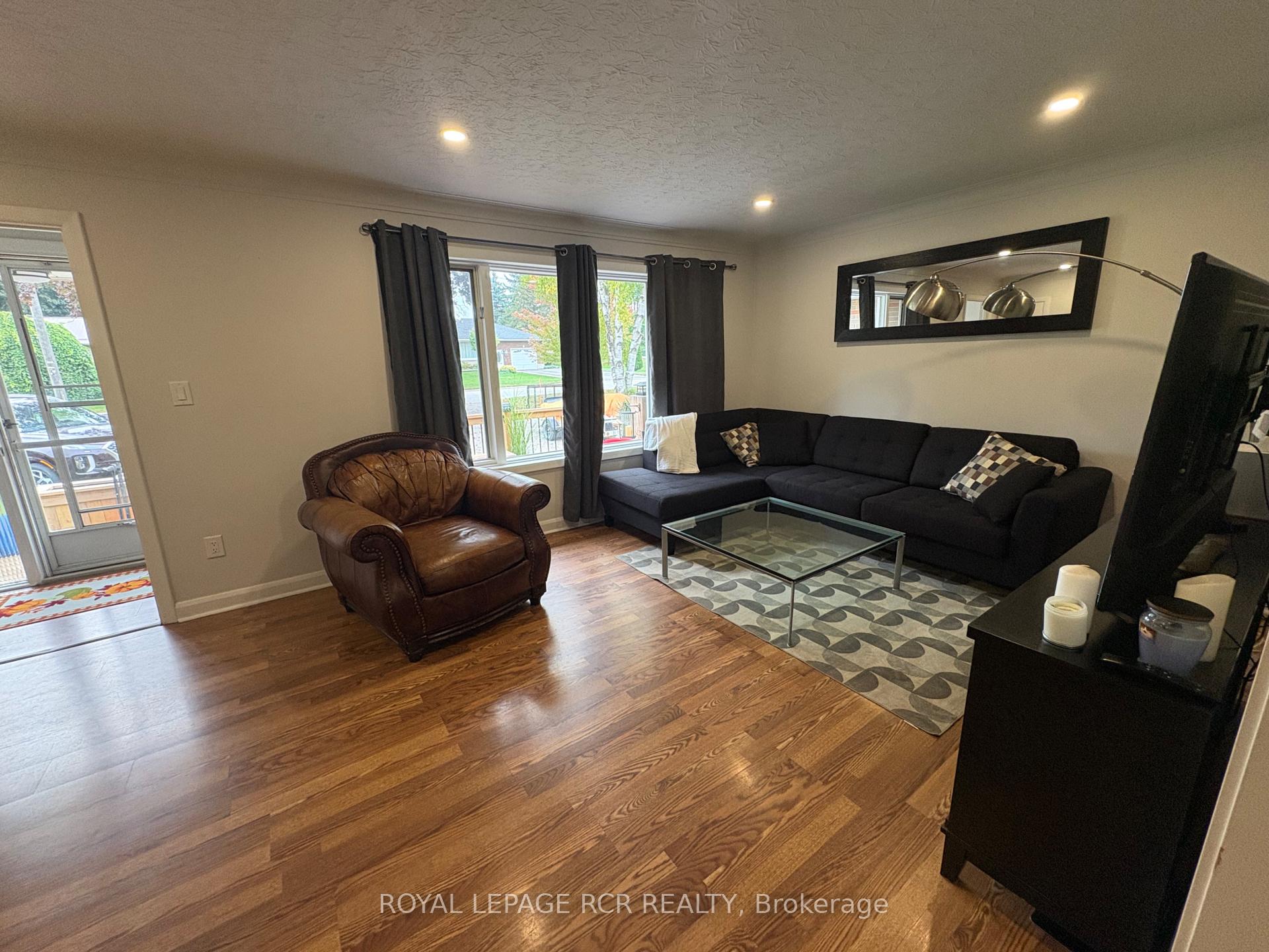 Photo 9 of 12 Maple Avenue E, New Tecumseth, Beeton — HOMEH