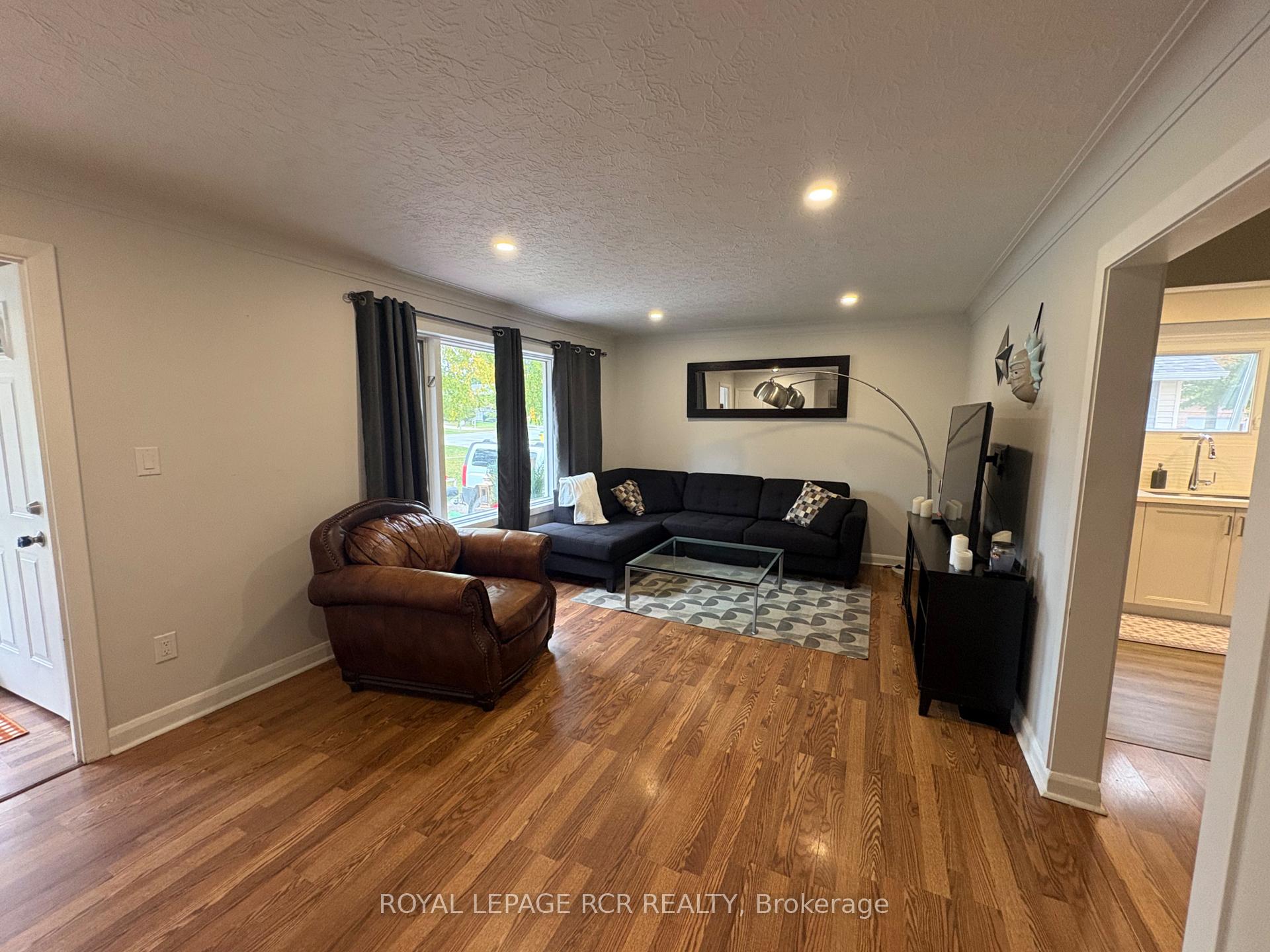 Photo 8 of 12 Maple Avenue E, New Tecumseth, Beeton — HOMEH