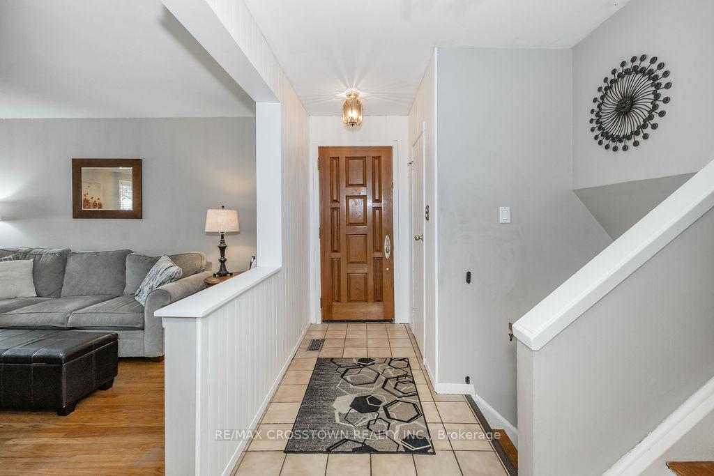 Photo 2 of 865 Krosno Boulevard, Pickering, Bay Ridges — HOMEH