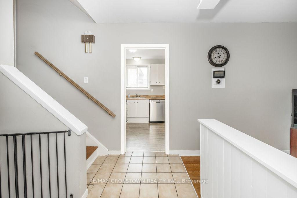 Photo 3 of 865 Krosno Boulevard, Pickering, Bay Ridges — HOMEH