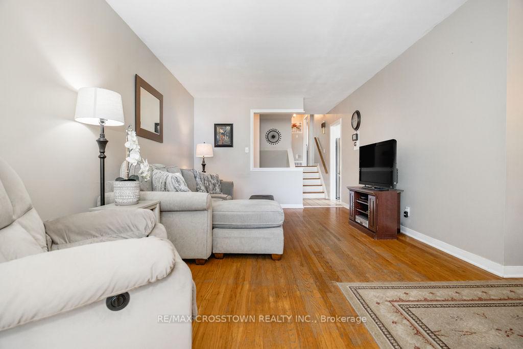 Photo 7 of 865 Krosno Boulevard, Pickering, Bay Ridges — HOMEH