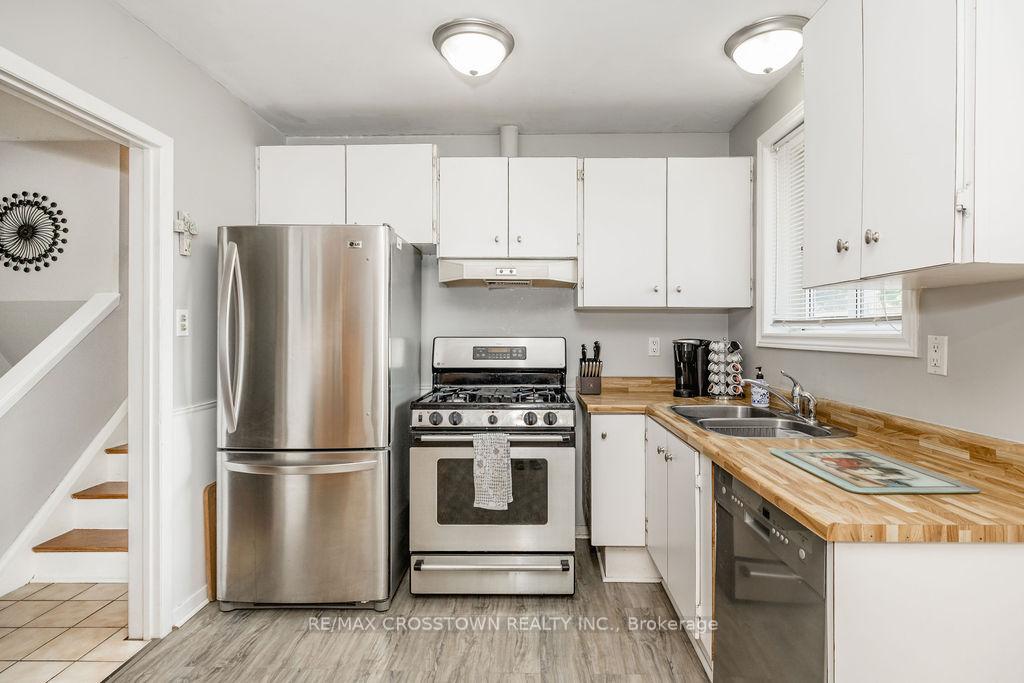 Photo 10 of 865 Krosno Boulevard, Pickering, Bay Ridges — HOMEH