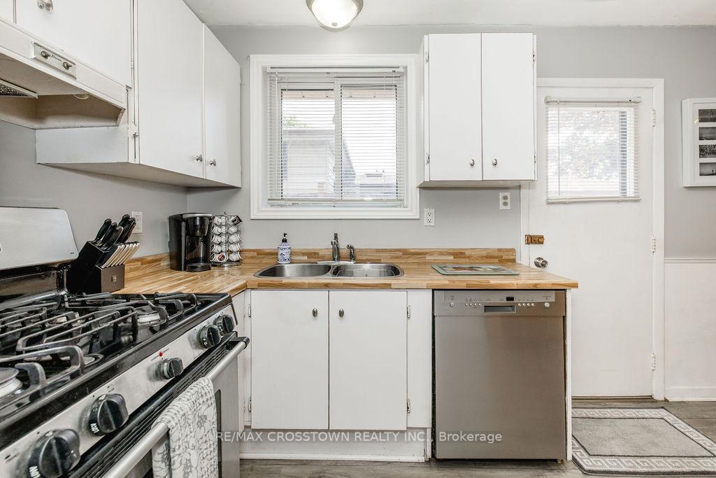 Photo 11 of 865 Krosno Boulevard, Pickering, Bay Ridges — HOMEH