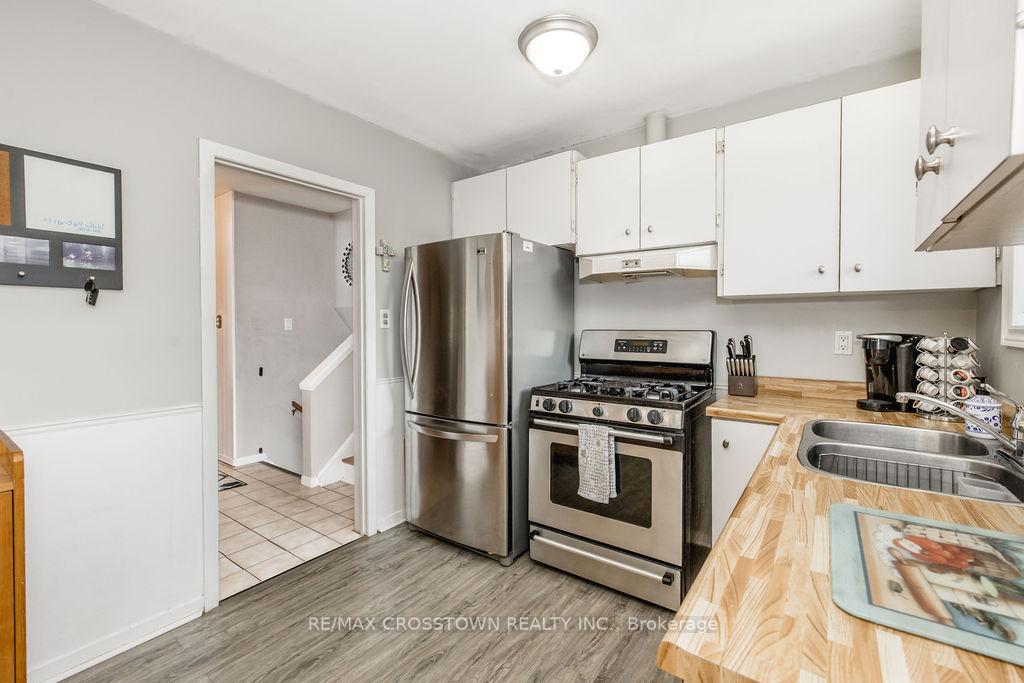 Photo 13 of 865 Krosno Boulevard, Pickering, Bay Ridges — HOMEH